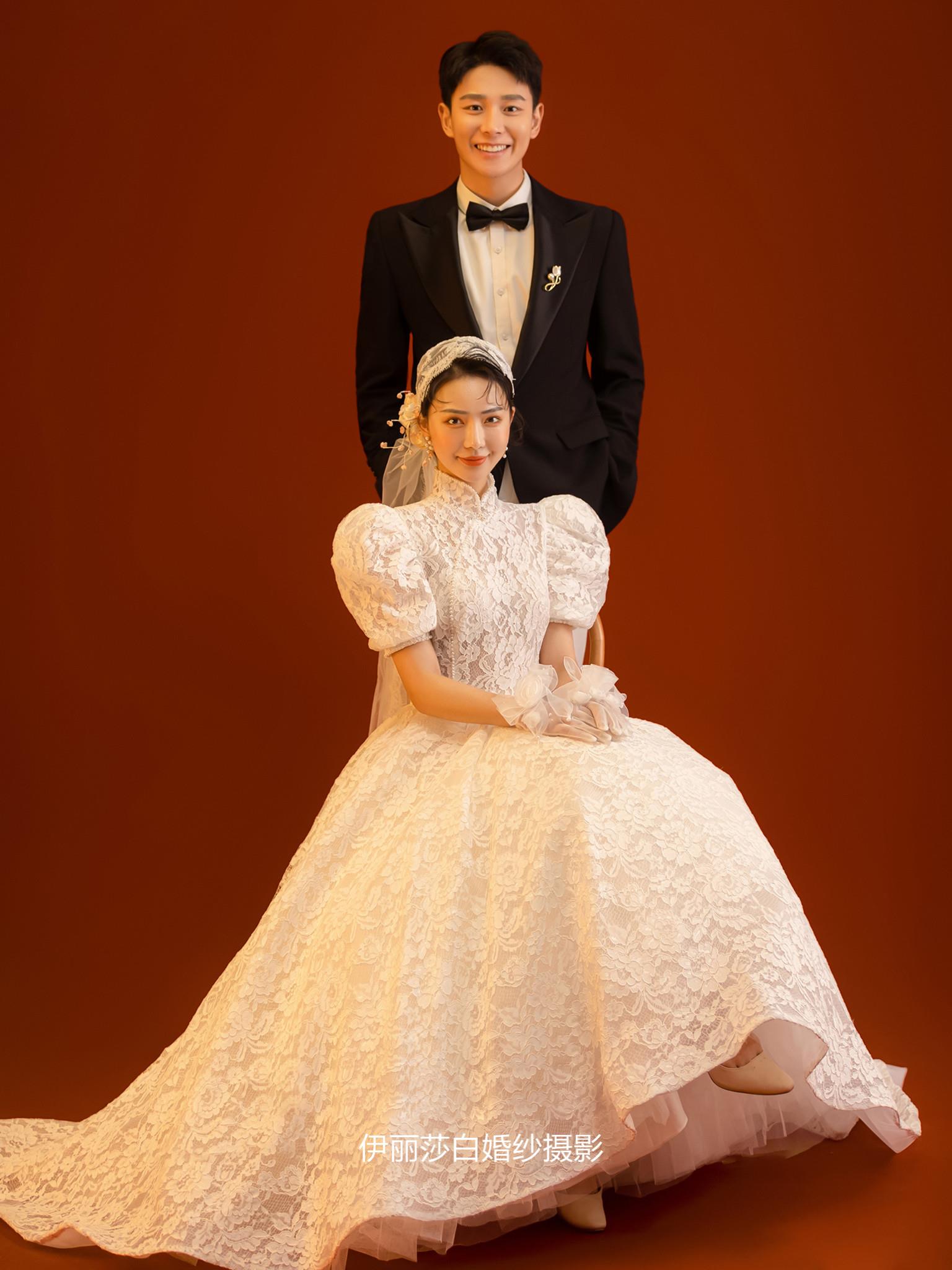 拍婚纱照3888套餐有跟妆+秀和+礼服 