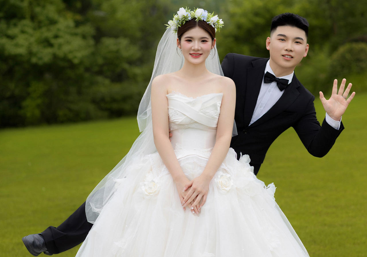 還得是草坪婚紗照！甜妹必拍氧氣感爆棚