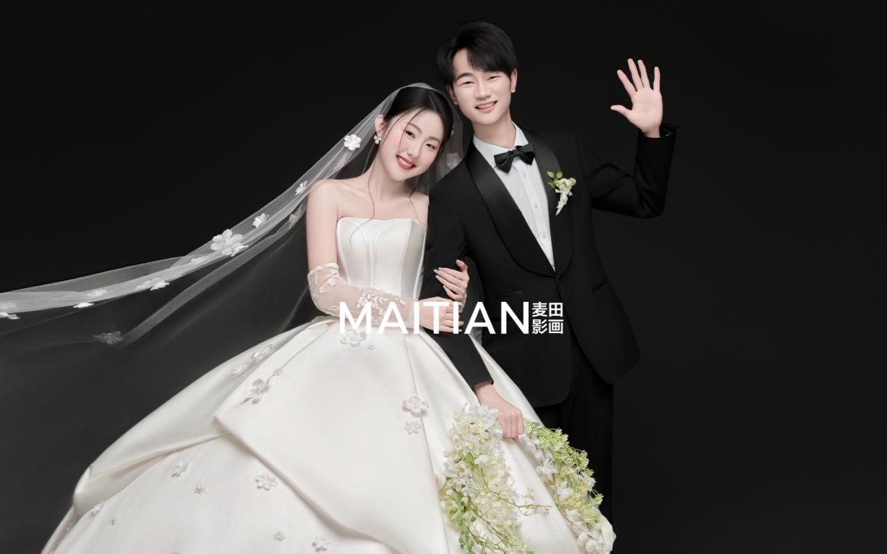  白月光 仪式主纱 简约黑色背景搭配