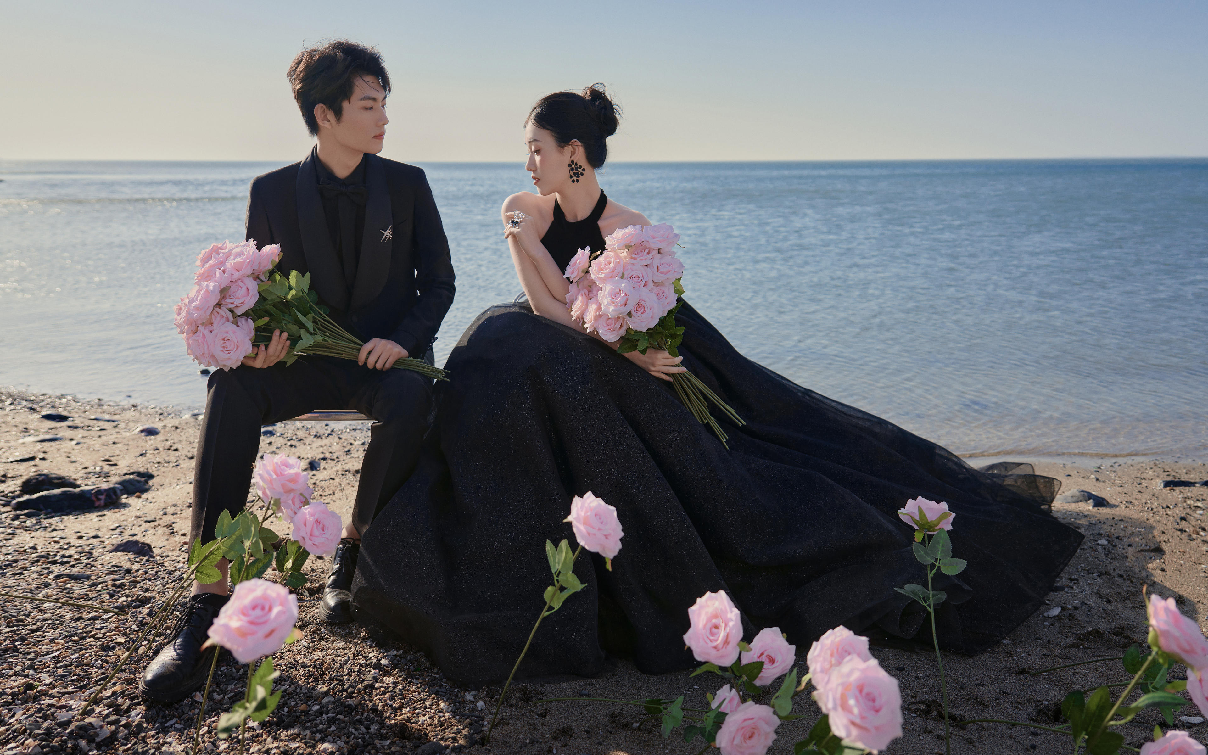 黑纱海景婚纱照，黑色赋予高级的美感