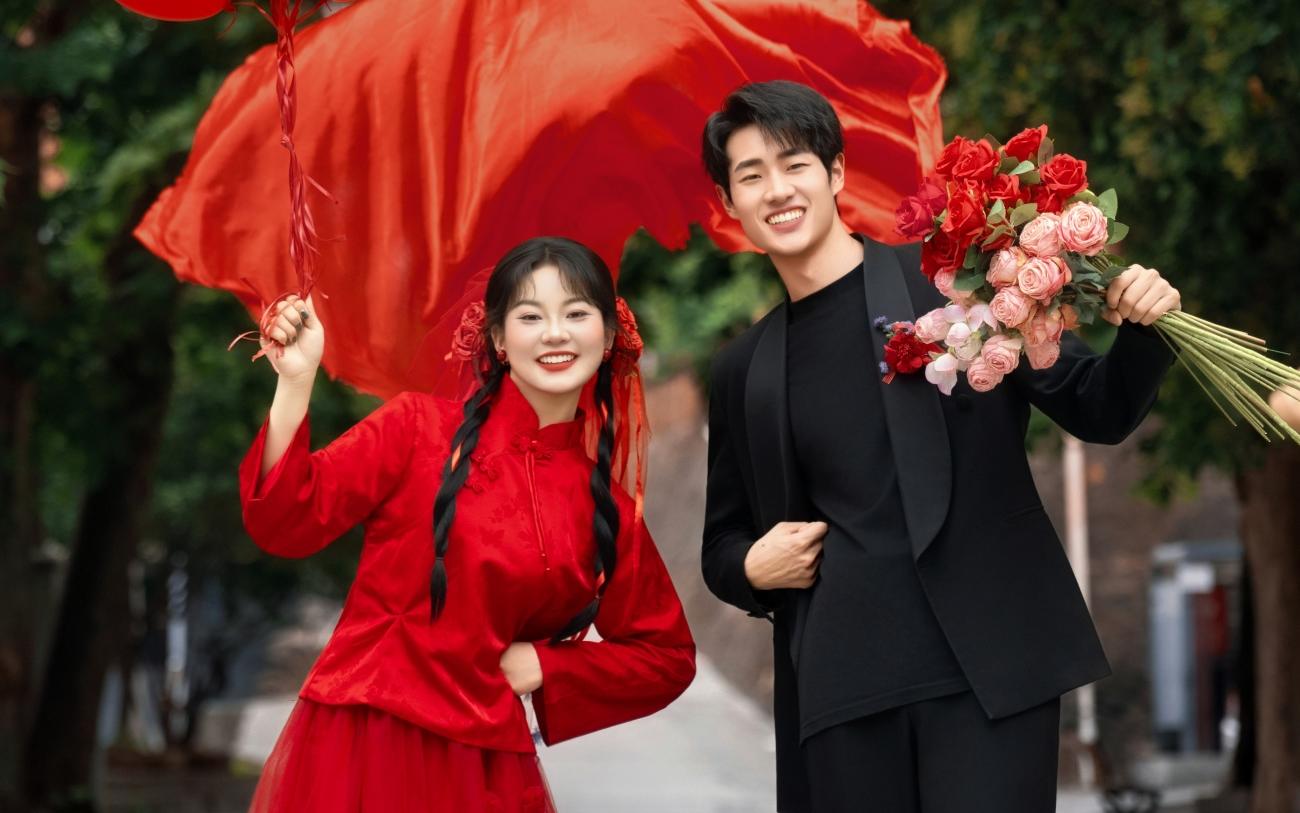 被追着问的中国红喜嫁婚纱照