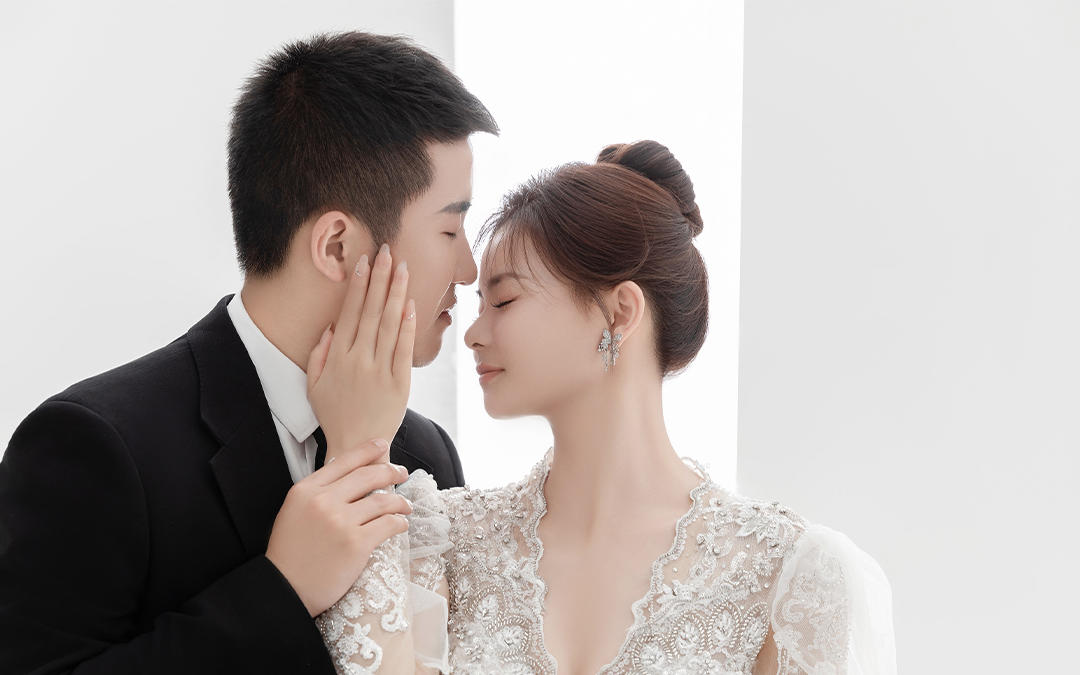 吳先生??桂女士