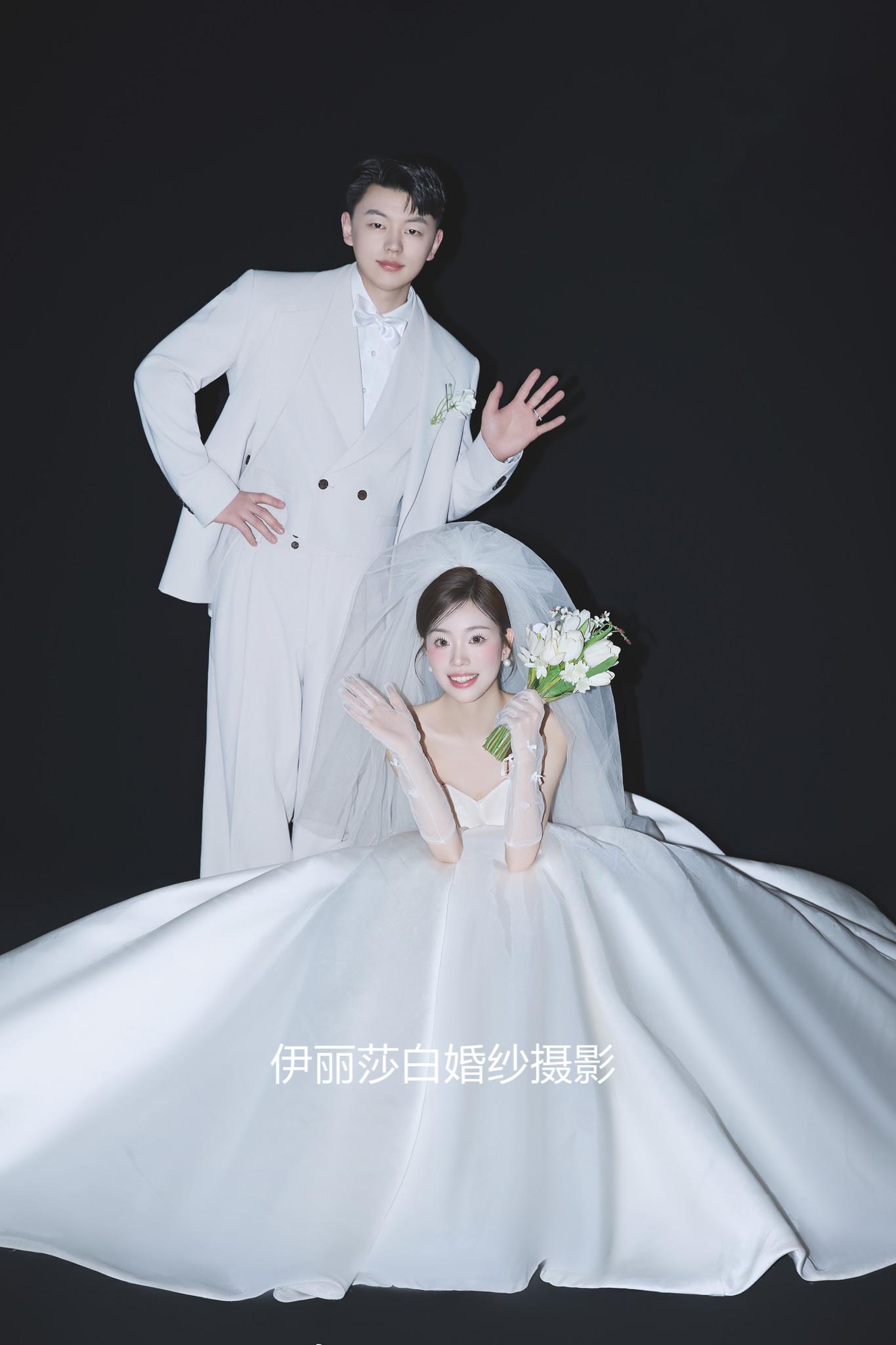 拍婚紗照3888套餐有跟妝+秀和+禮服 