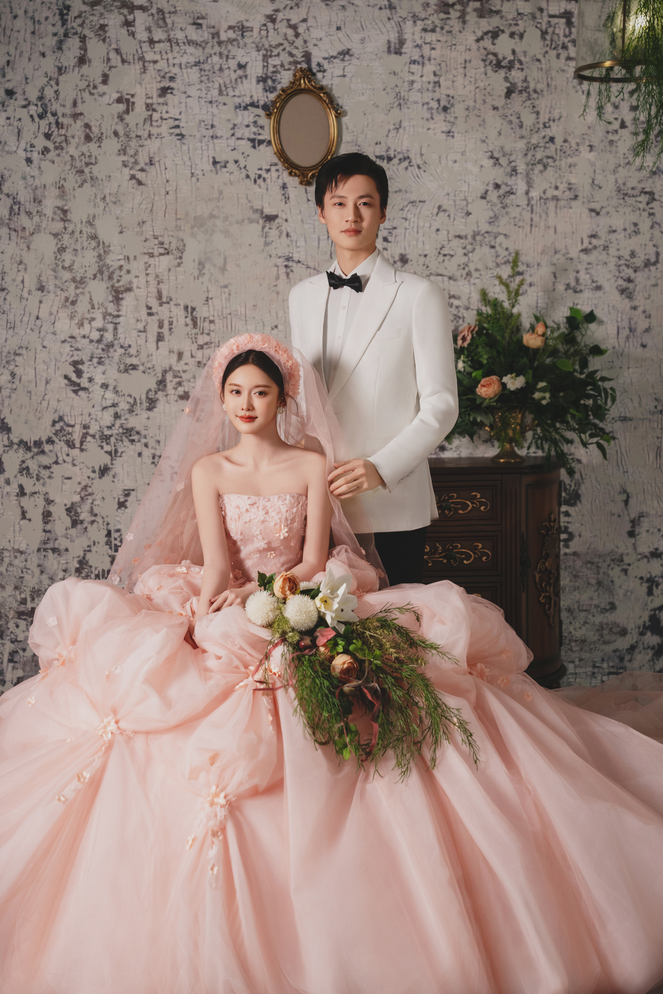 （结婚当天跟妆+结婚当天衣服+婚纱照）一价全包