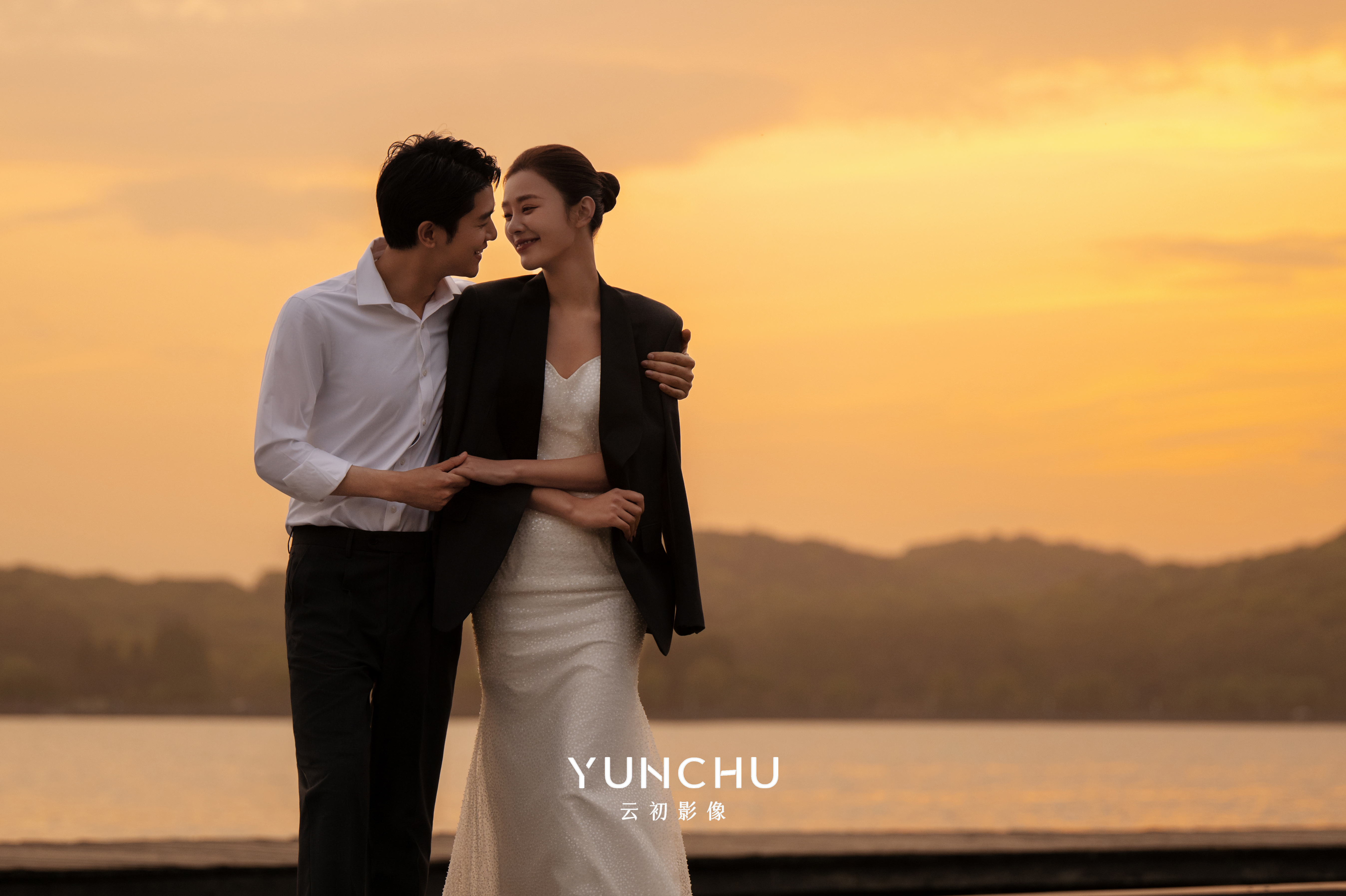 【首席團(tuán)隊(duì)定制】YUNCHU 高奢氛圍感婚紗照