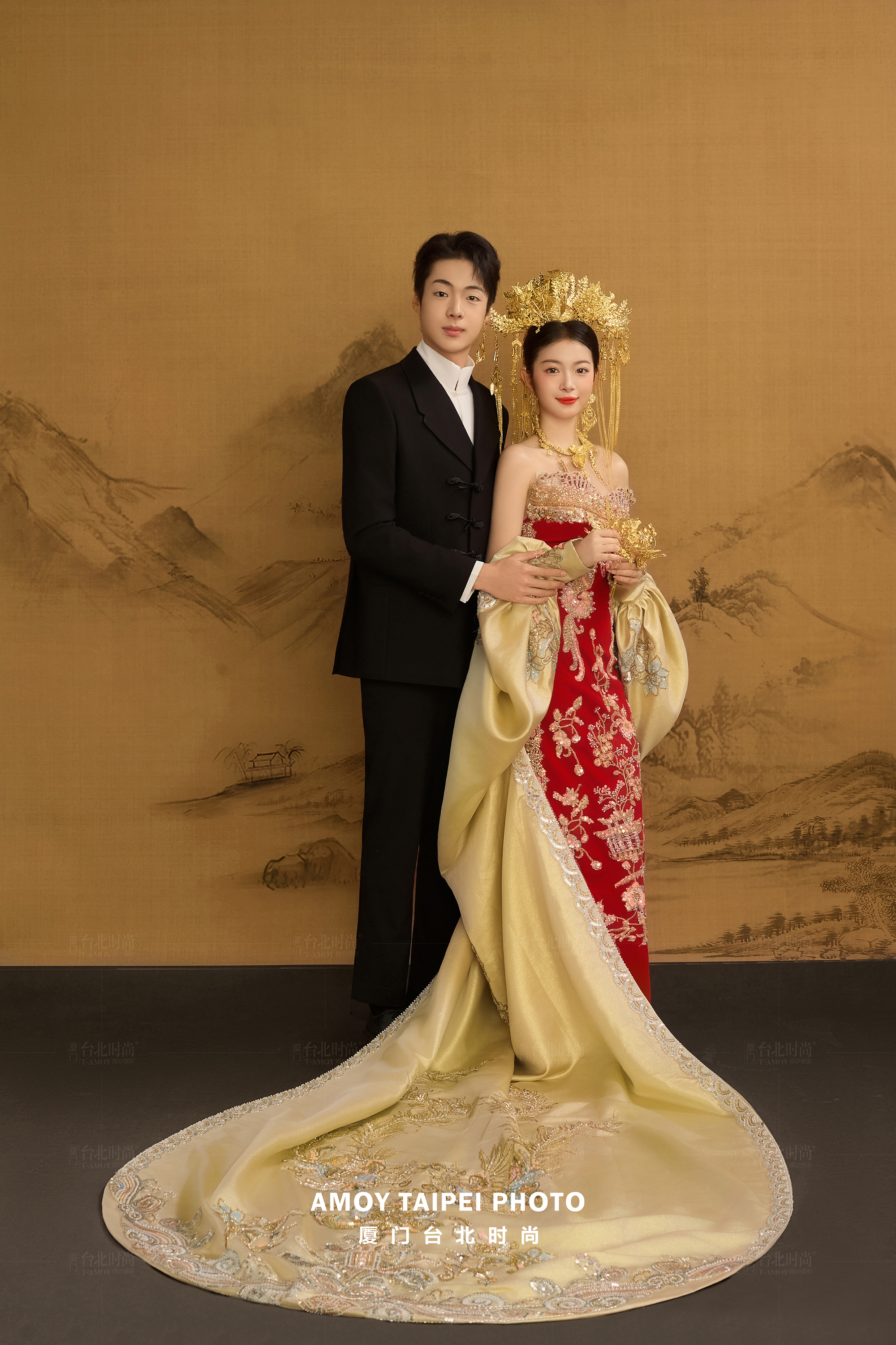 一眼就被这套黄金花冠新中式婚纱照的贵气圈粉