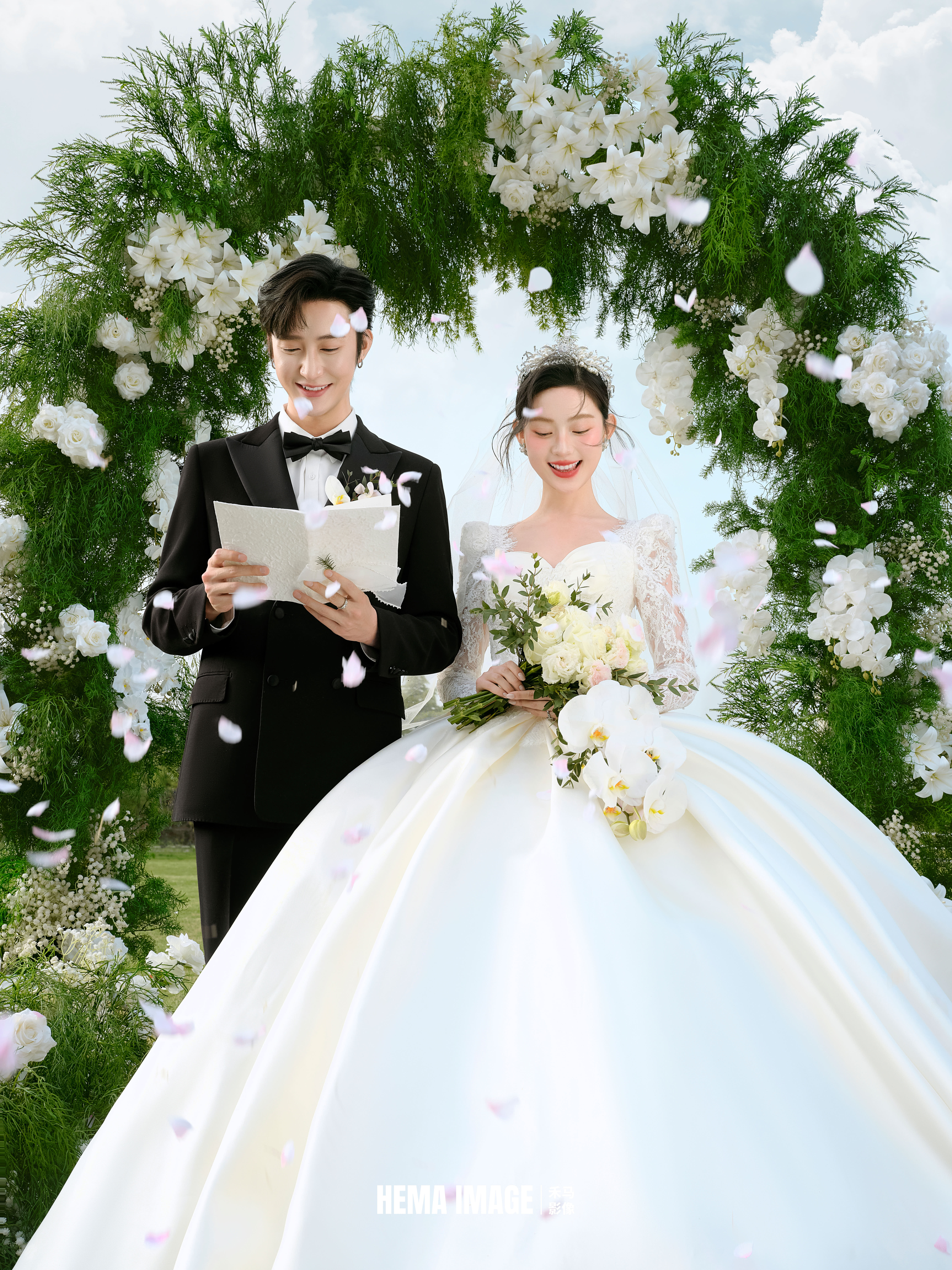 【双影像】六服七造雪伊系列婚纱照加微电影