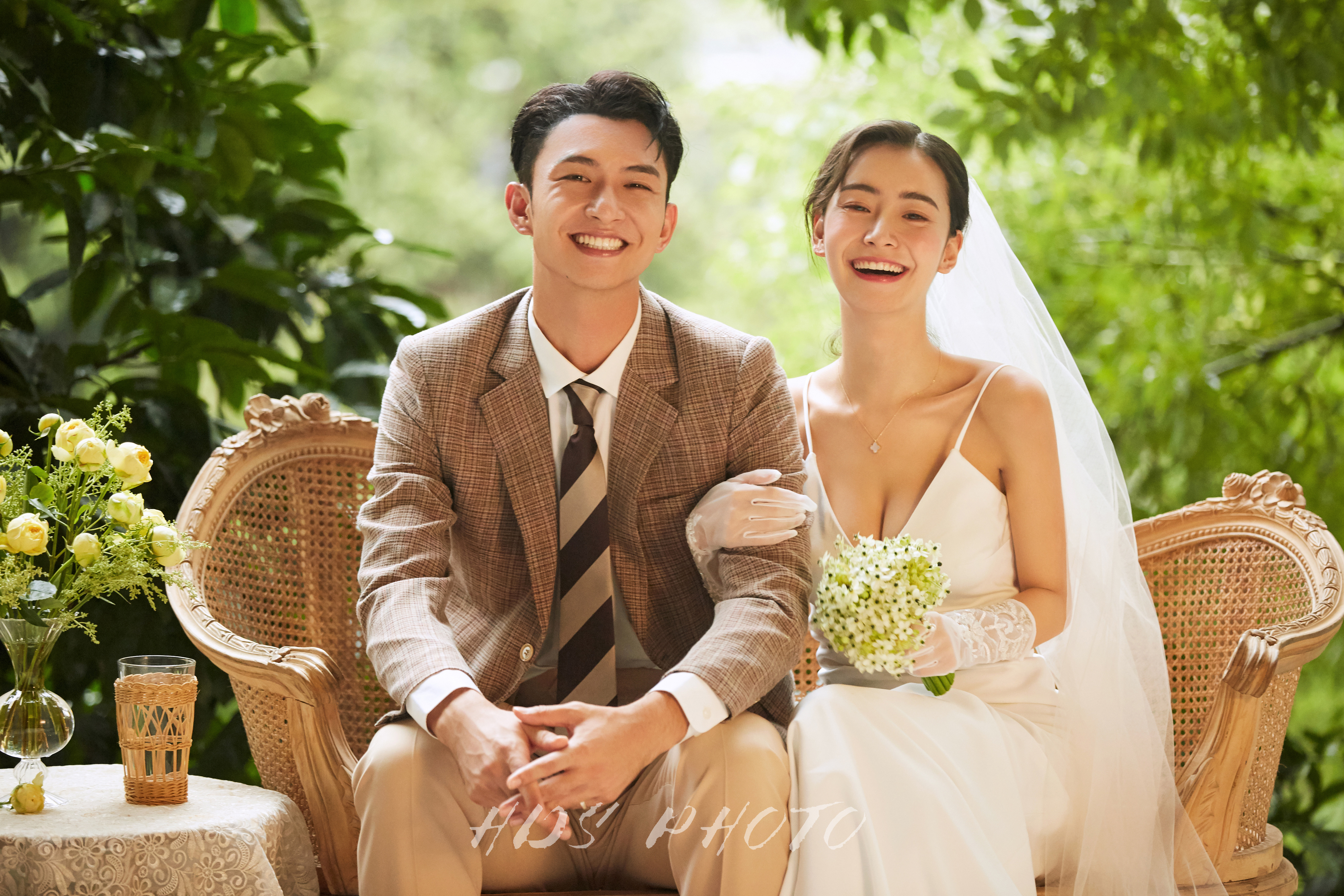 【超值团购】底片全送 服装任选 有光的花园婚纱照