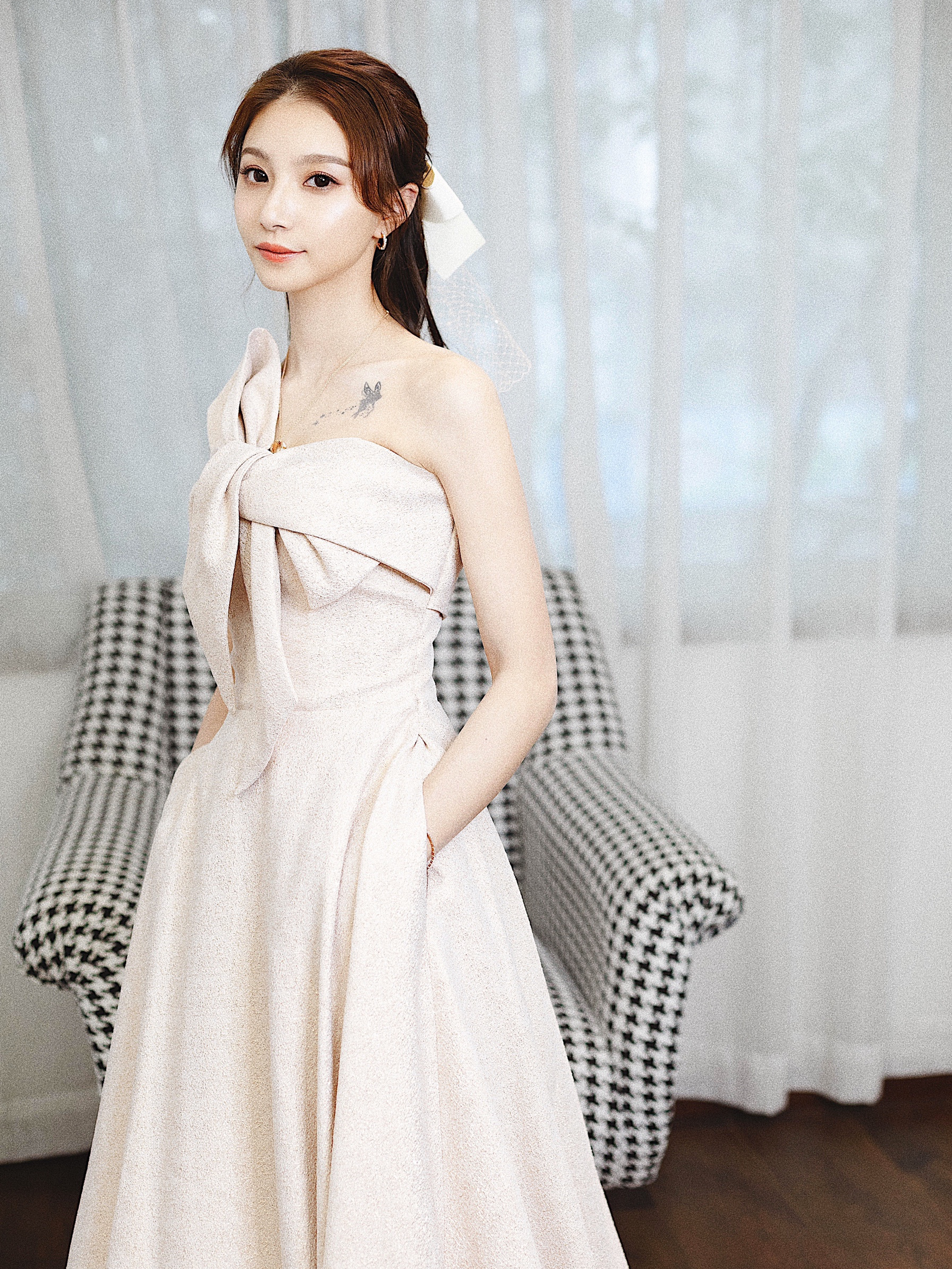【二八年华】超值订婚礼服订婚妆套餐