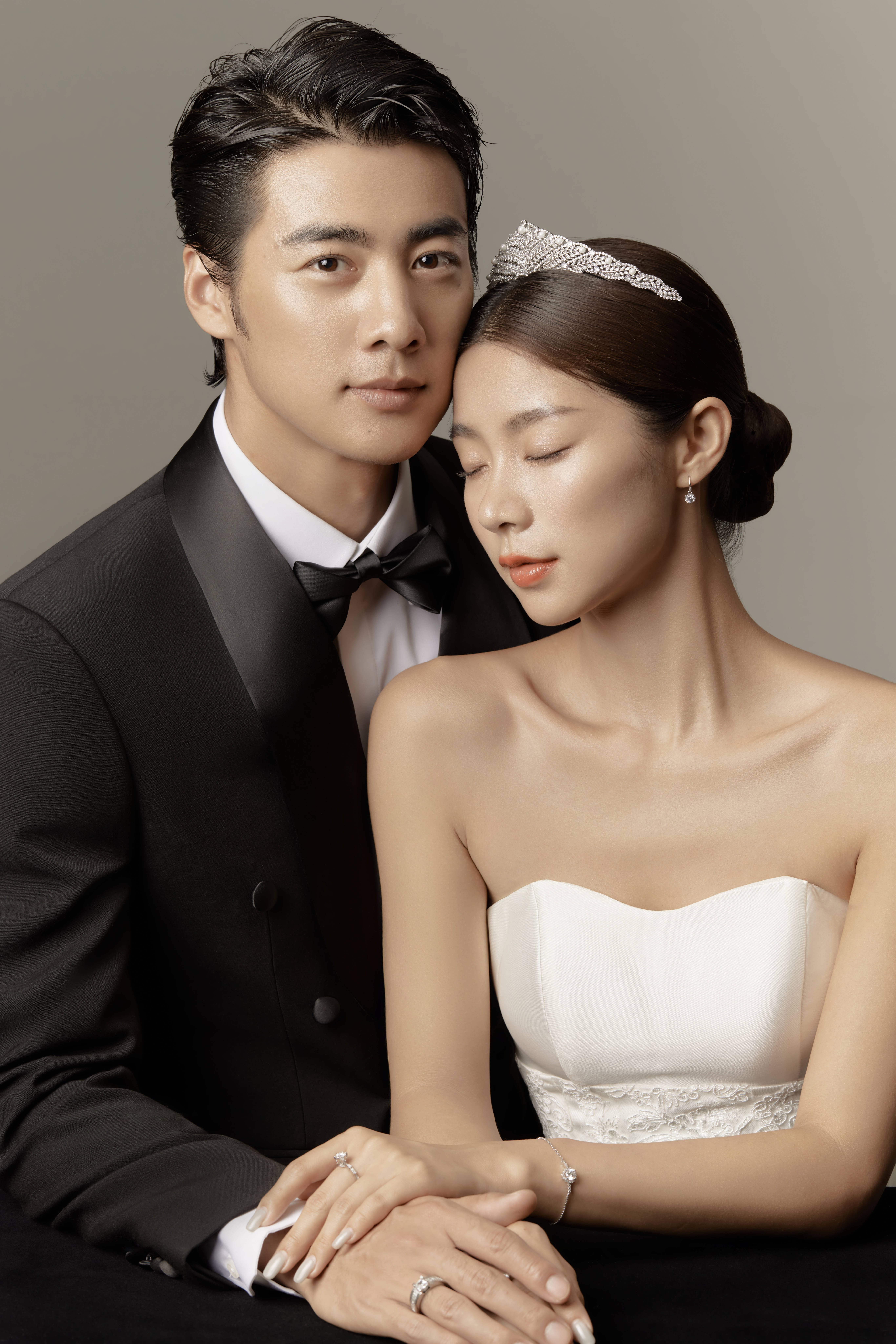 超爱我的室内极简风婚纱照❤撒糖来了