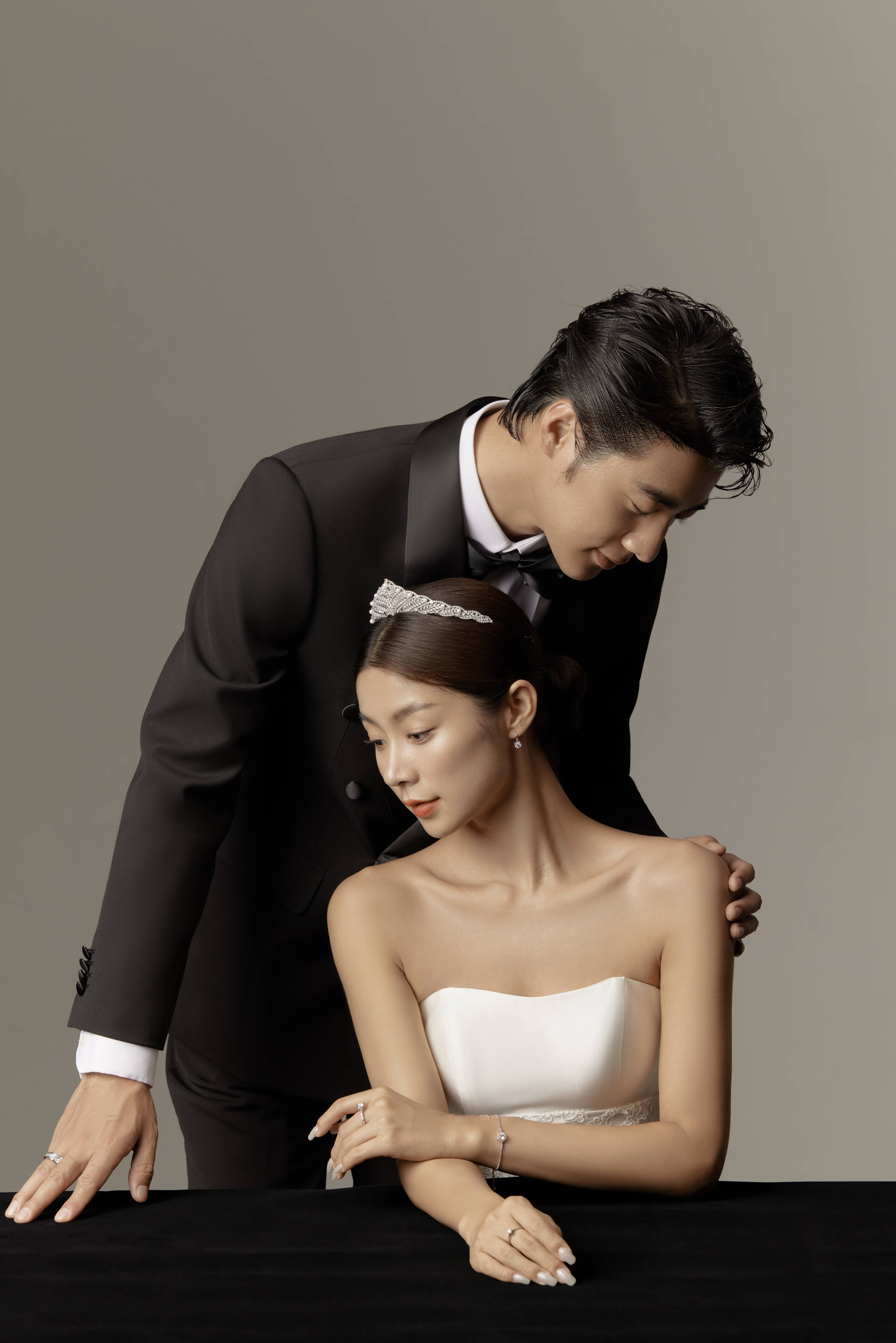 超爱我的室内极简风婚纱照❤撒糖来了