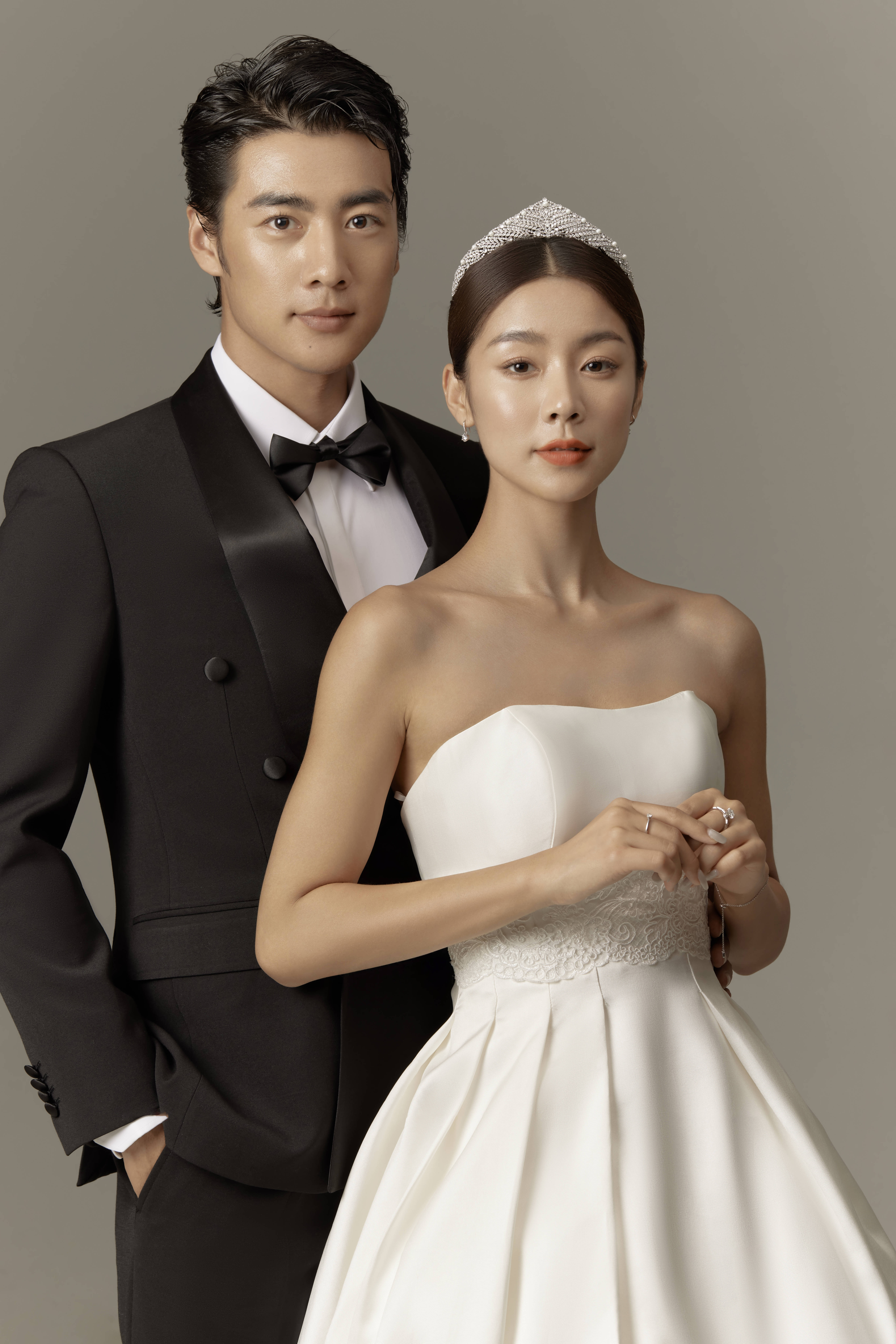 超爱我的室内极简风婚纱照❤撒糖来了