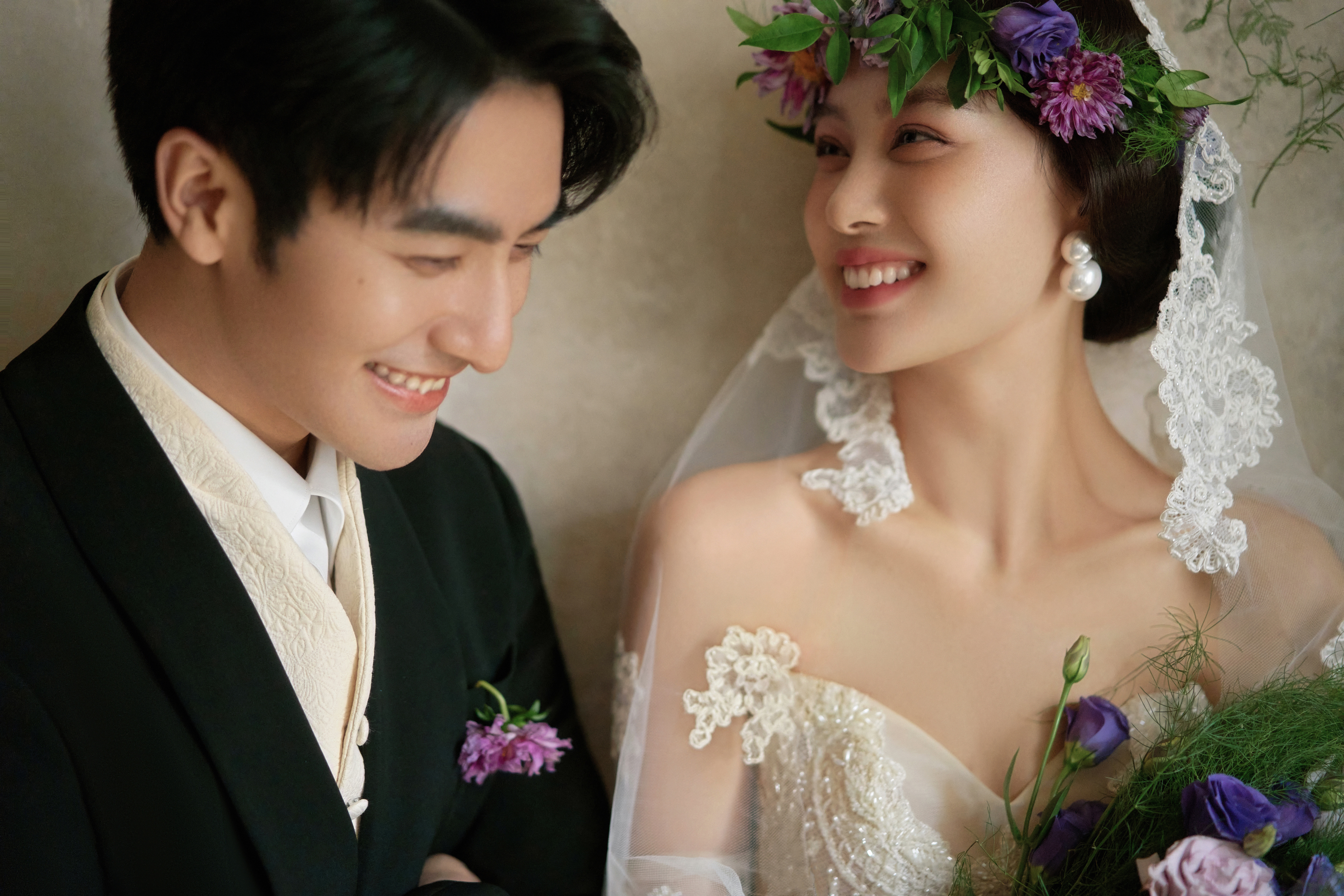 拍3888婚纱照：送婚礼当天跟妆师+秀和+礼服 