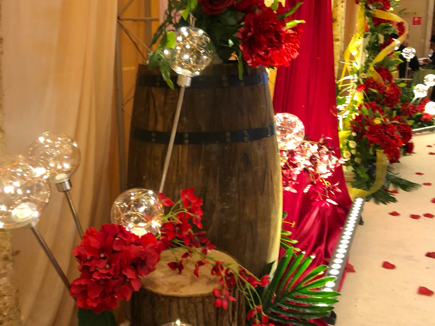 香槟x红撞色个性简约婚礼