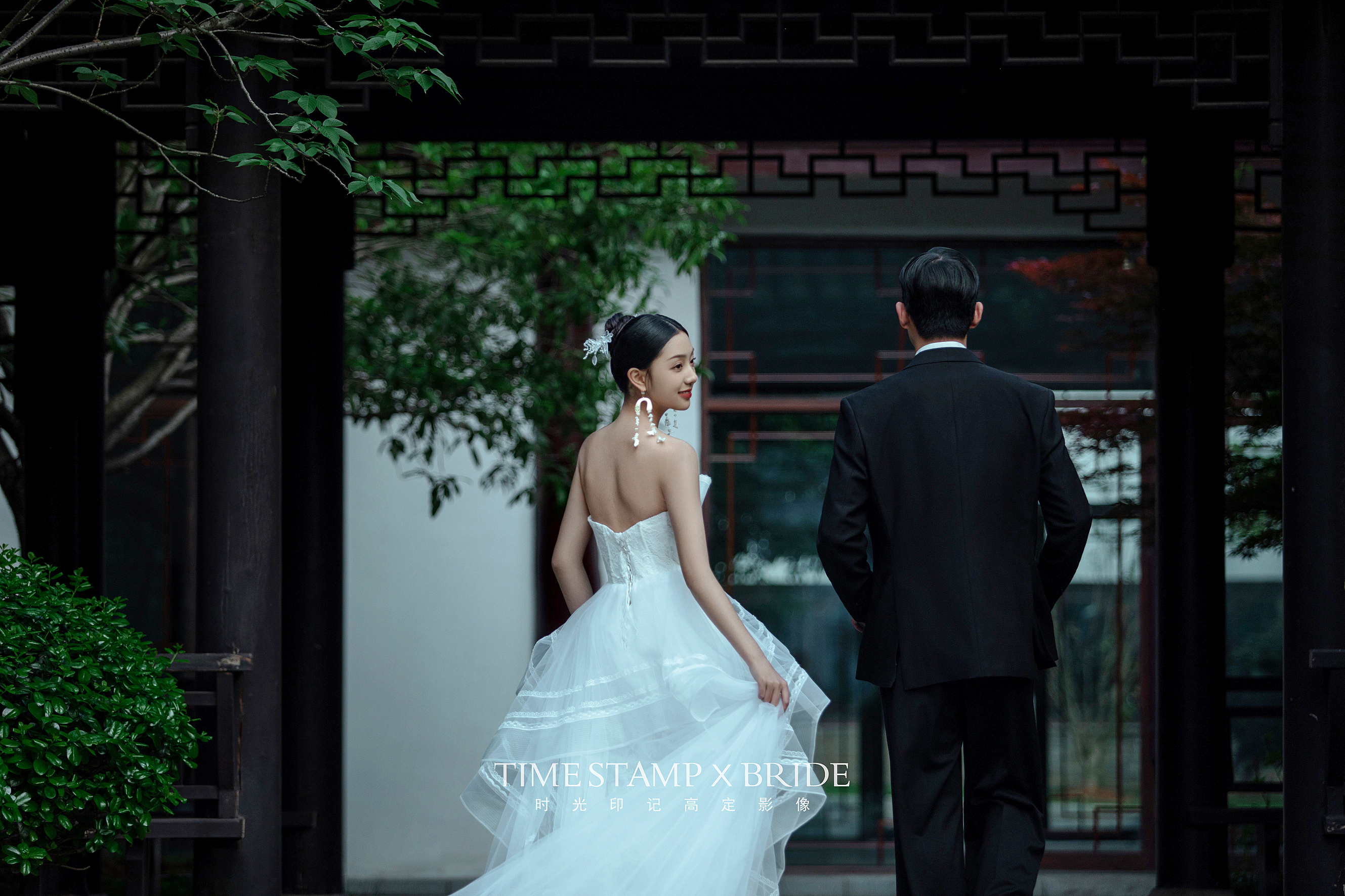 园林婚纱照|真的吹爆了这组庭院白纱婚纱照！