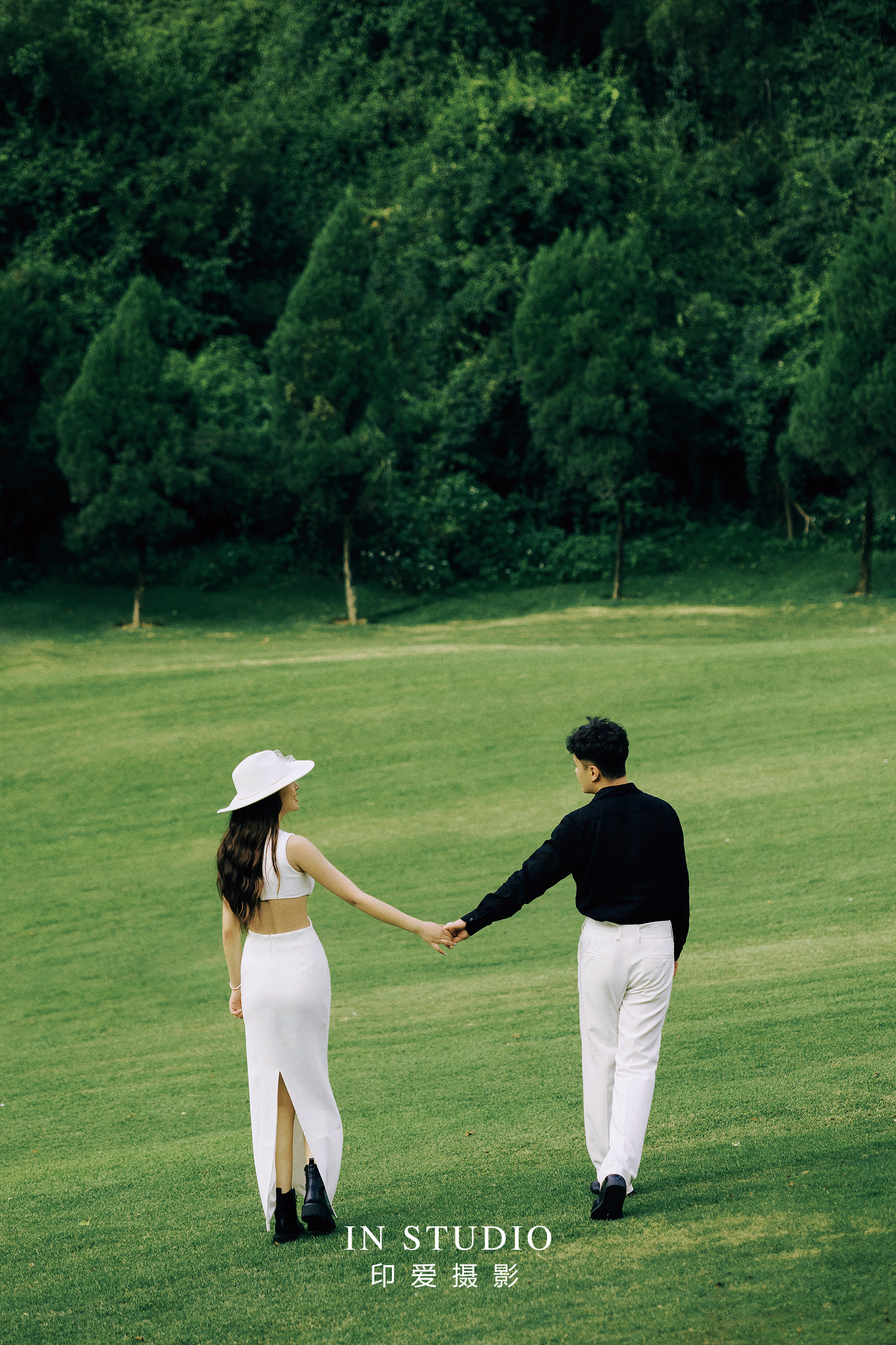 全网都在找的胶片风草坪婚纱照