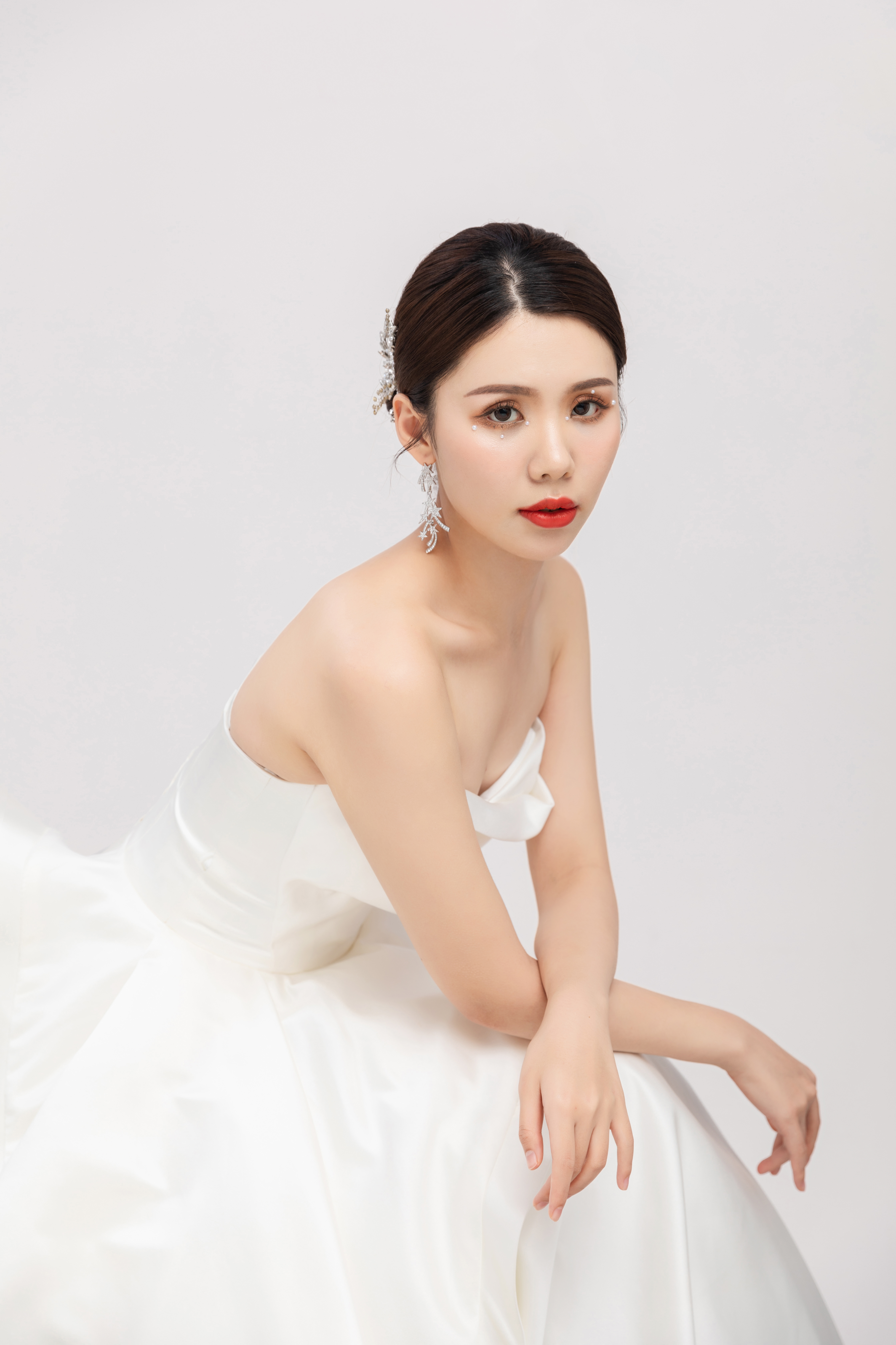 【韩式新娘造型】极简质感妆容