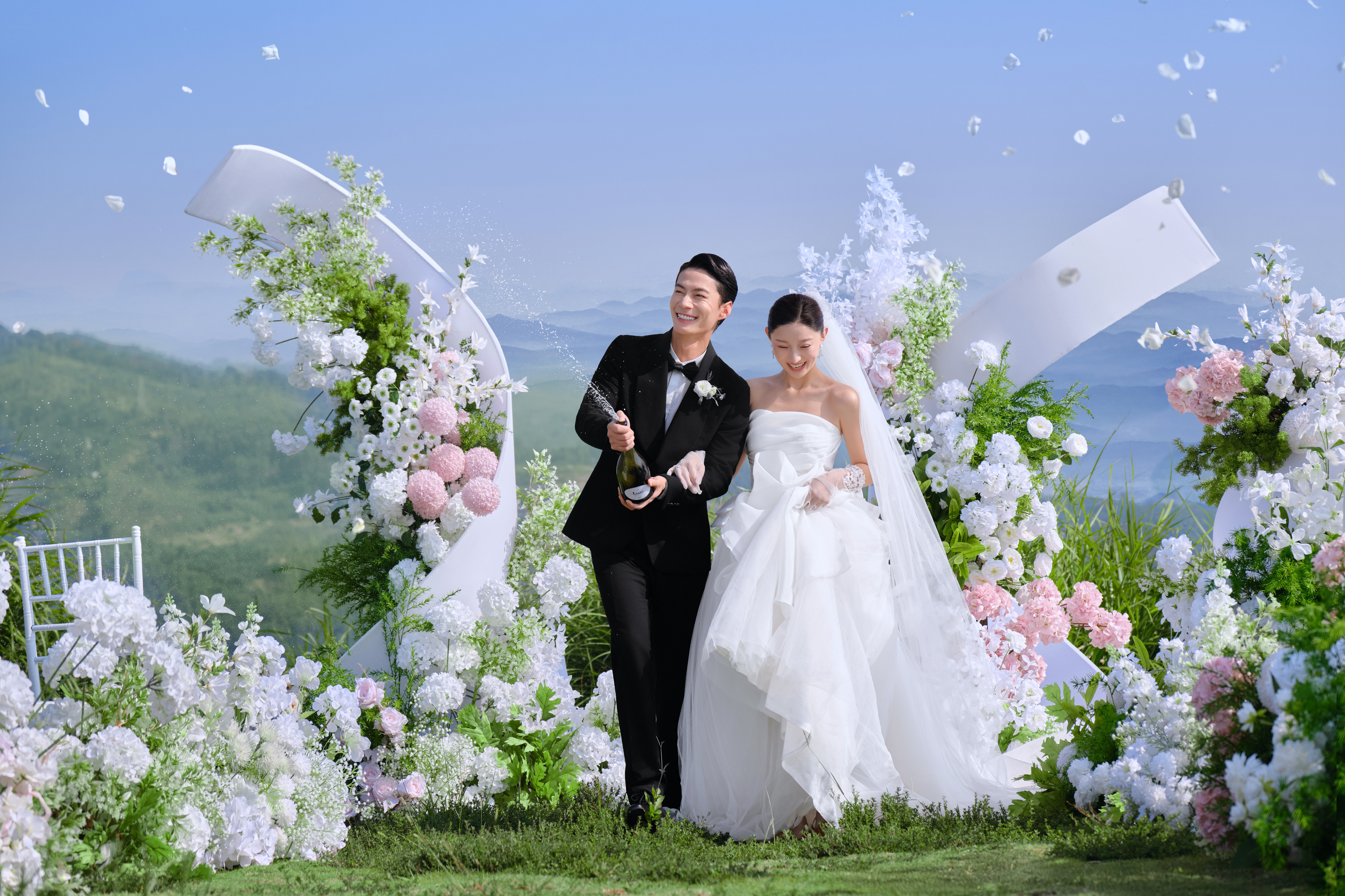 【婚紗照高品質(zhì)套餐】<總監(jiān)級(jí)團(tuán)隊(duì)+手工皮革相冊(cè)>