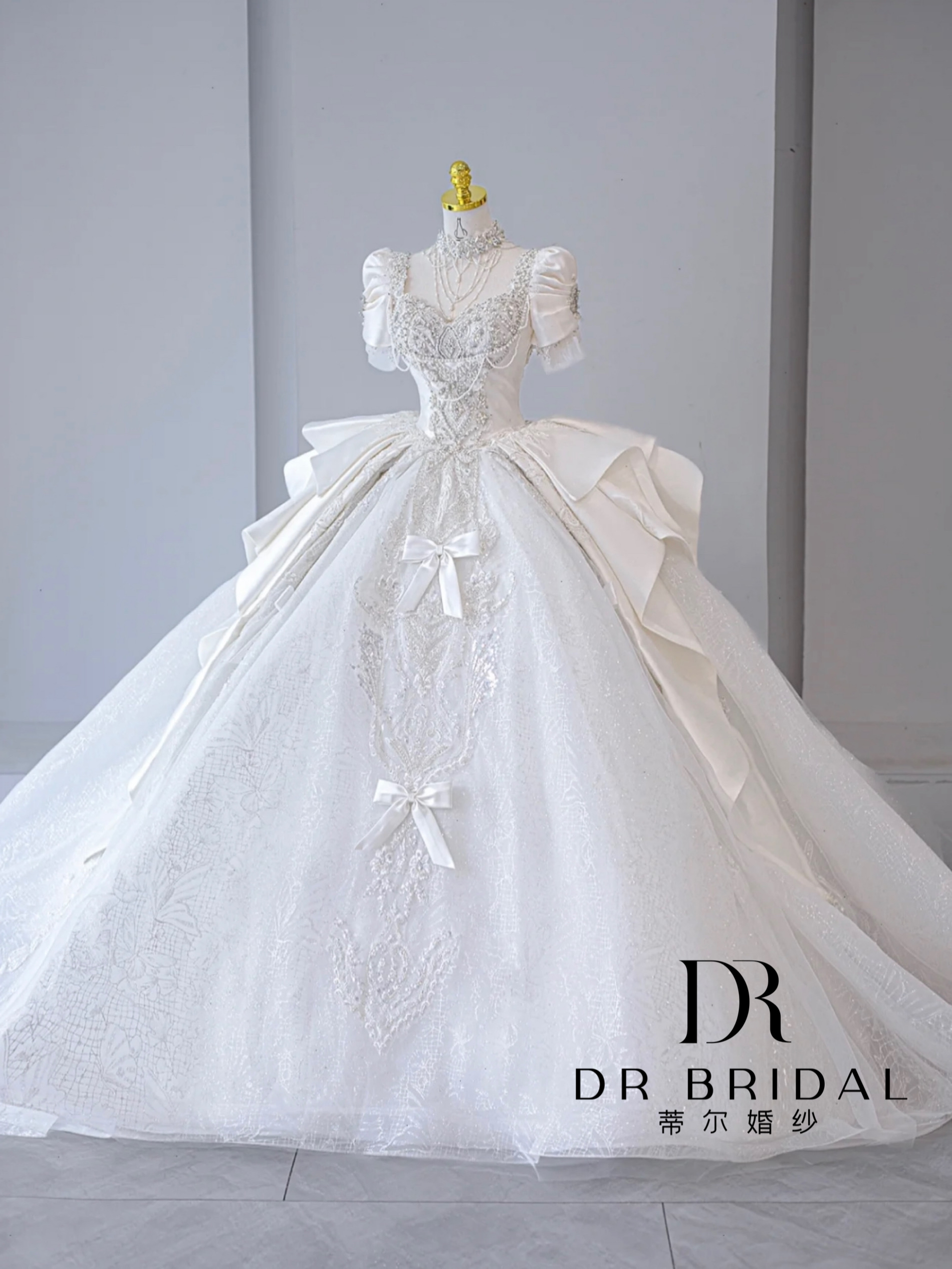 一款只对公主 可见的婚纱
