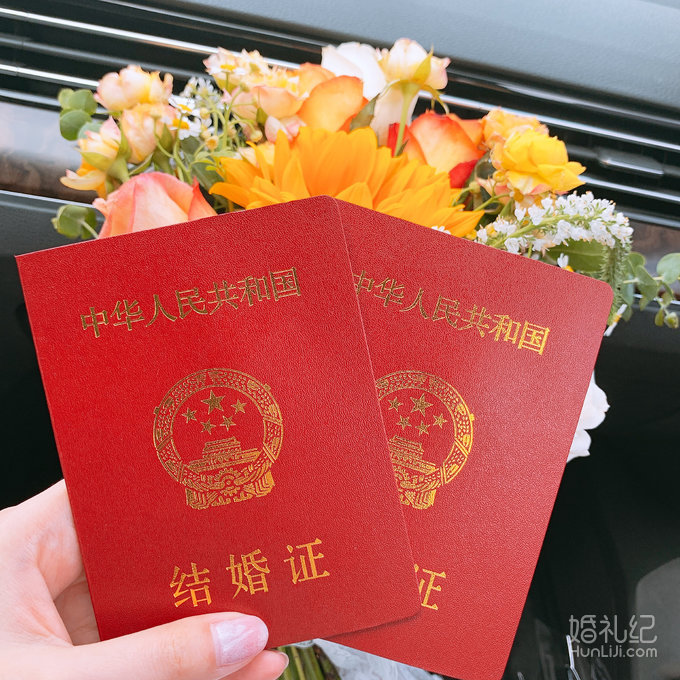 朝暮与年岁并往，与你一起共至光年