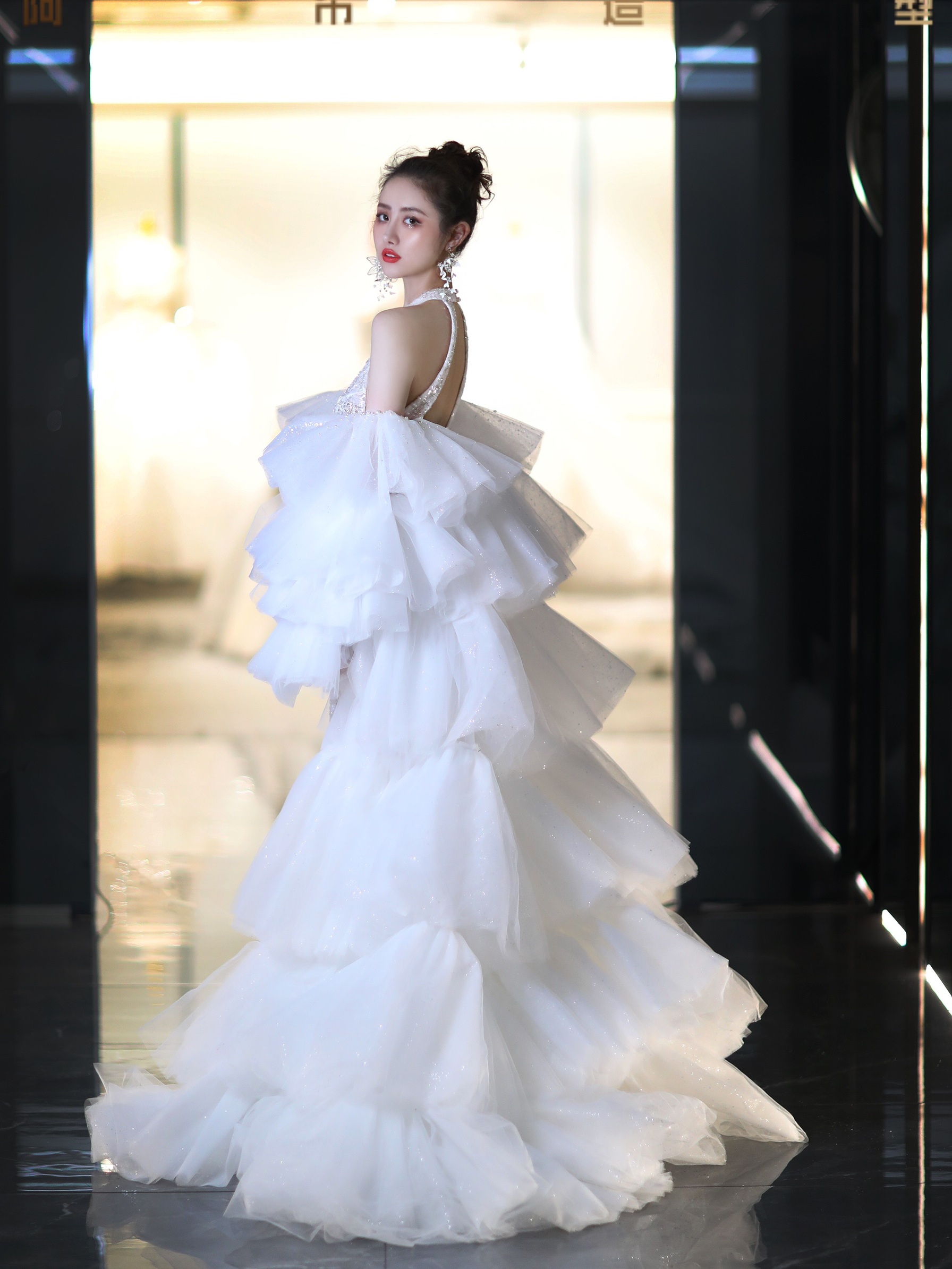 明星系列的主婚纱 气质新娘