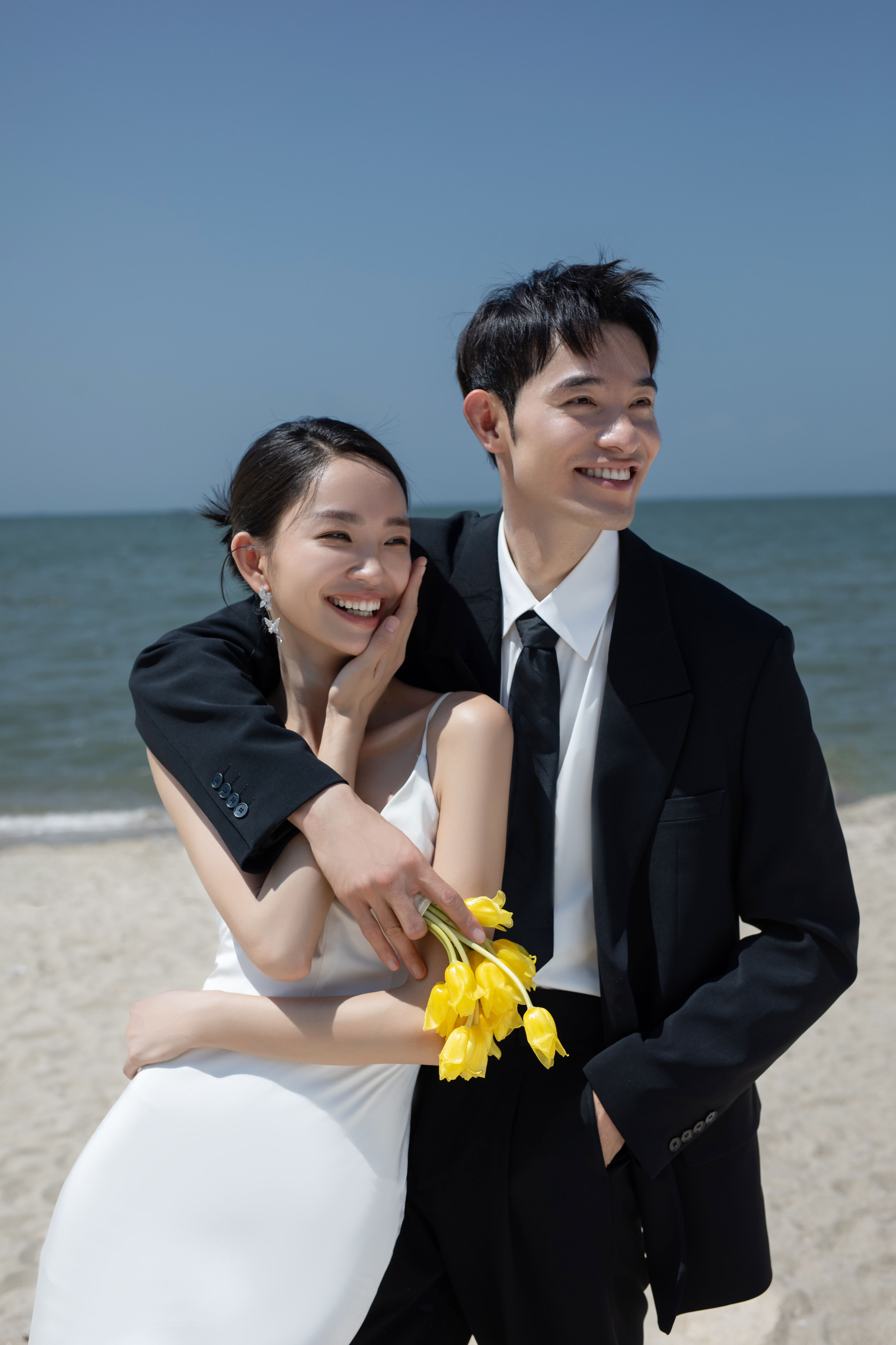 八服八造 底片全送 波光粼粼的海边沙滩