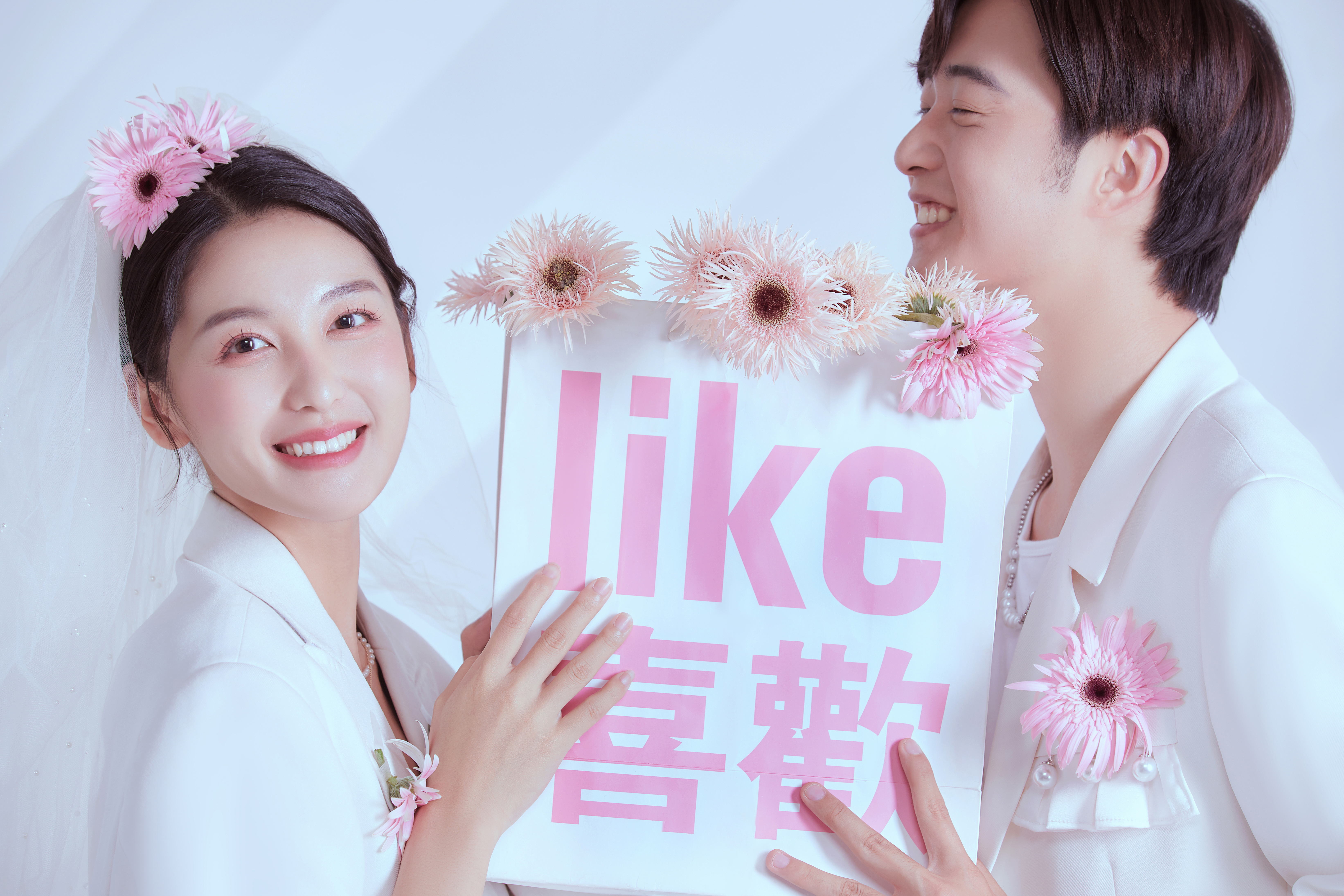 【網(wǎng)紅套系】1V服務(wù)+3套相冊(cè)+10服10造