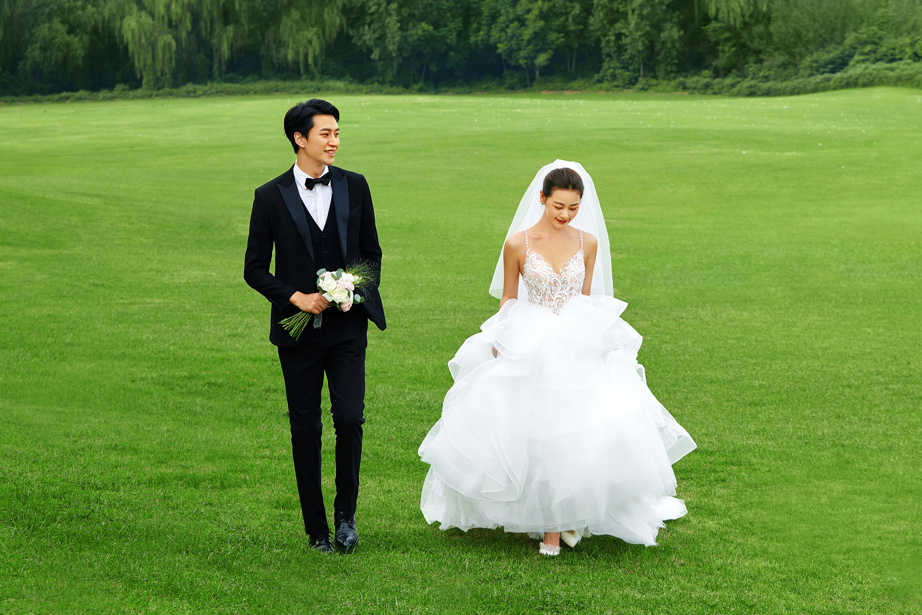 【春夏抢档】立减3000！内外景双拍&送全新婚纱