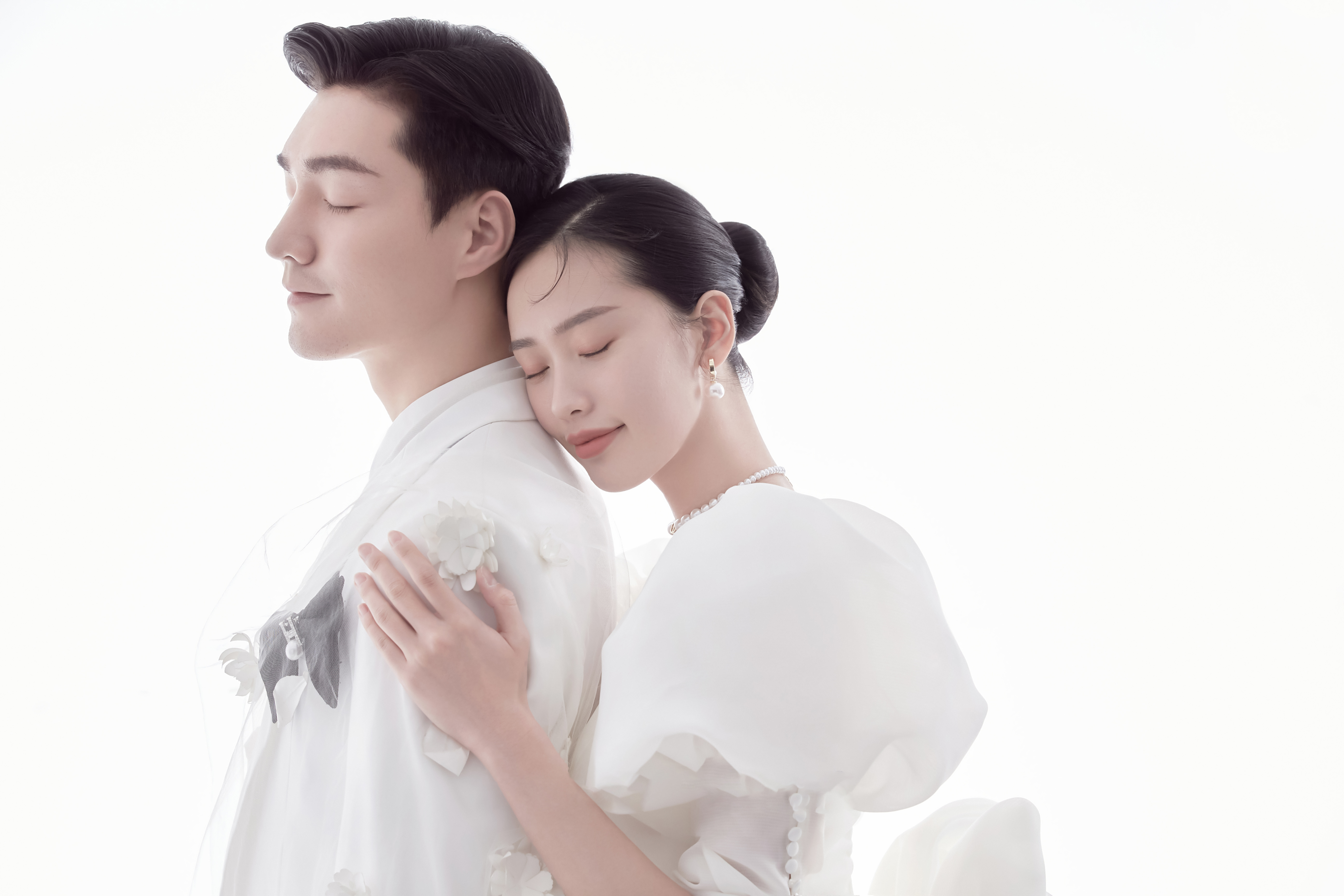 2025年韩法式婚纱套餐3890元加送大礼包