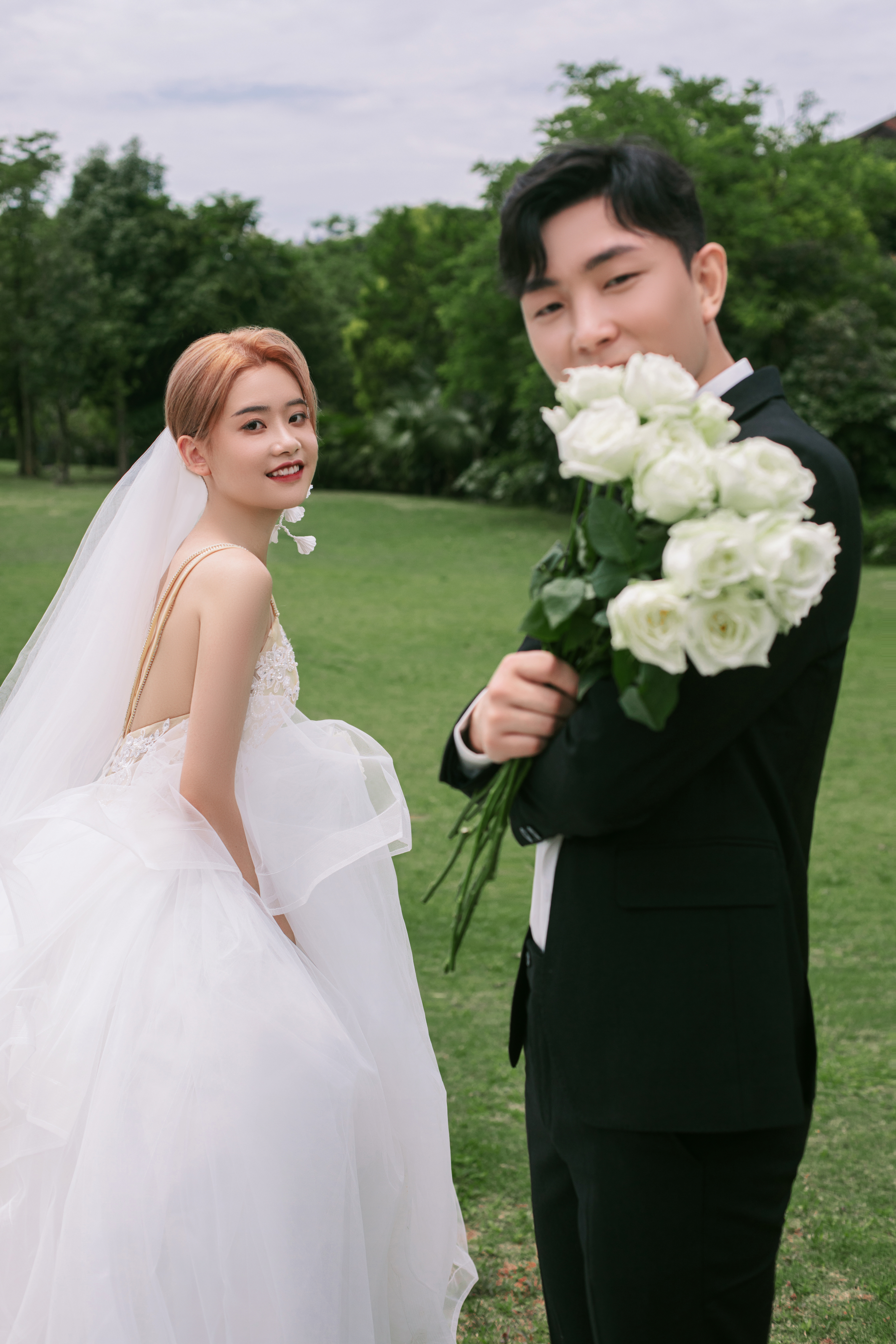 夏季新人必拍/清新草坪婚纱照
