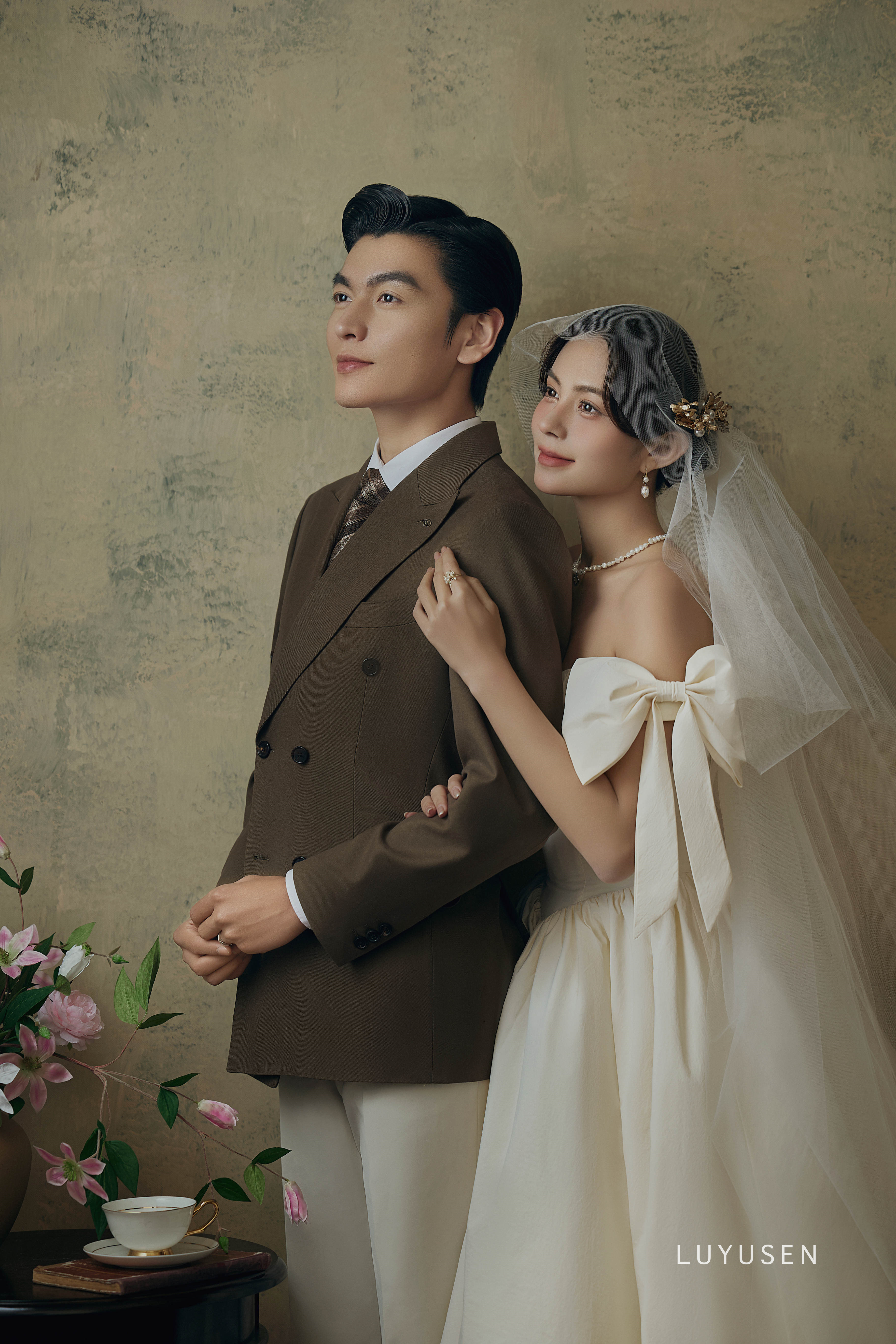 总监拍摄精修80张+2个外景+3个内景高定婚纱照