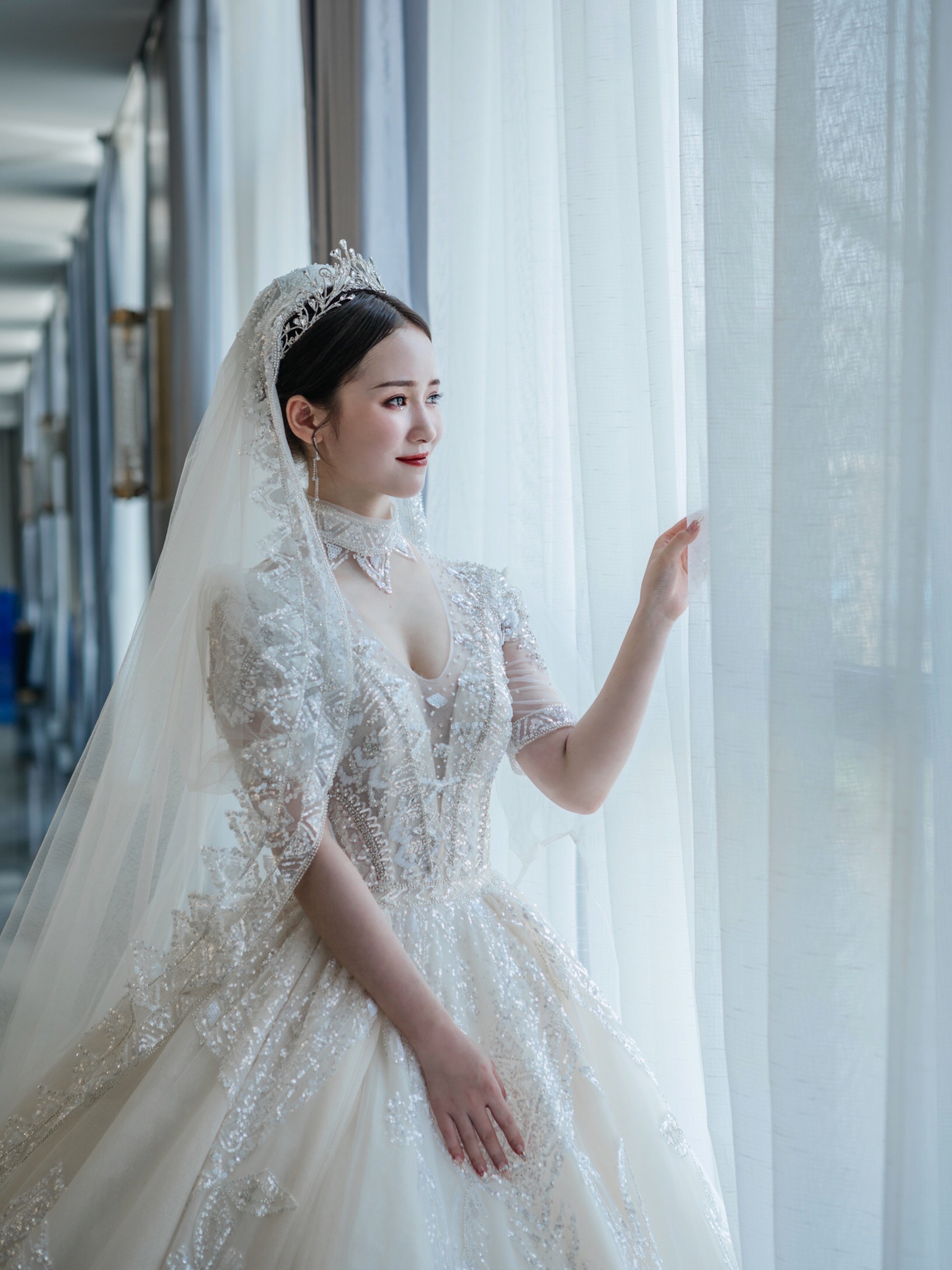 重工品牌婚纱+手工秀禾+敬酒服+新娘跟妆造型