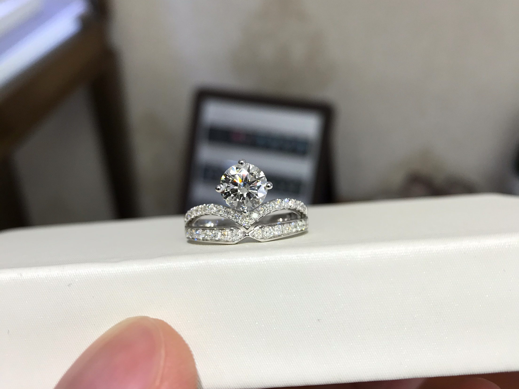 约瑟芬皇冠款钻戒求婚戒指1克拉GIA裸钻定制款