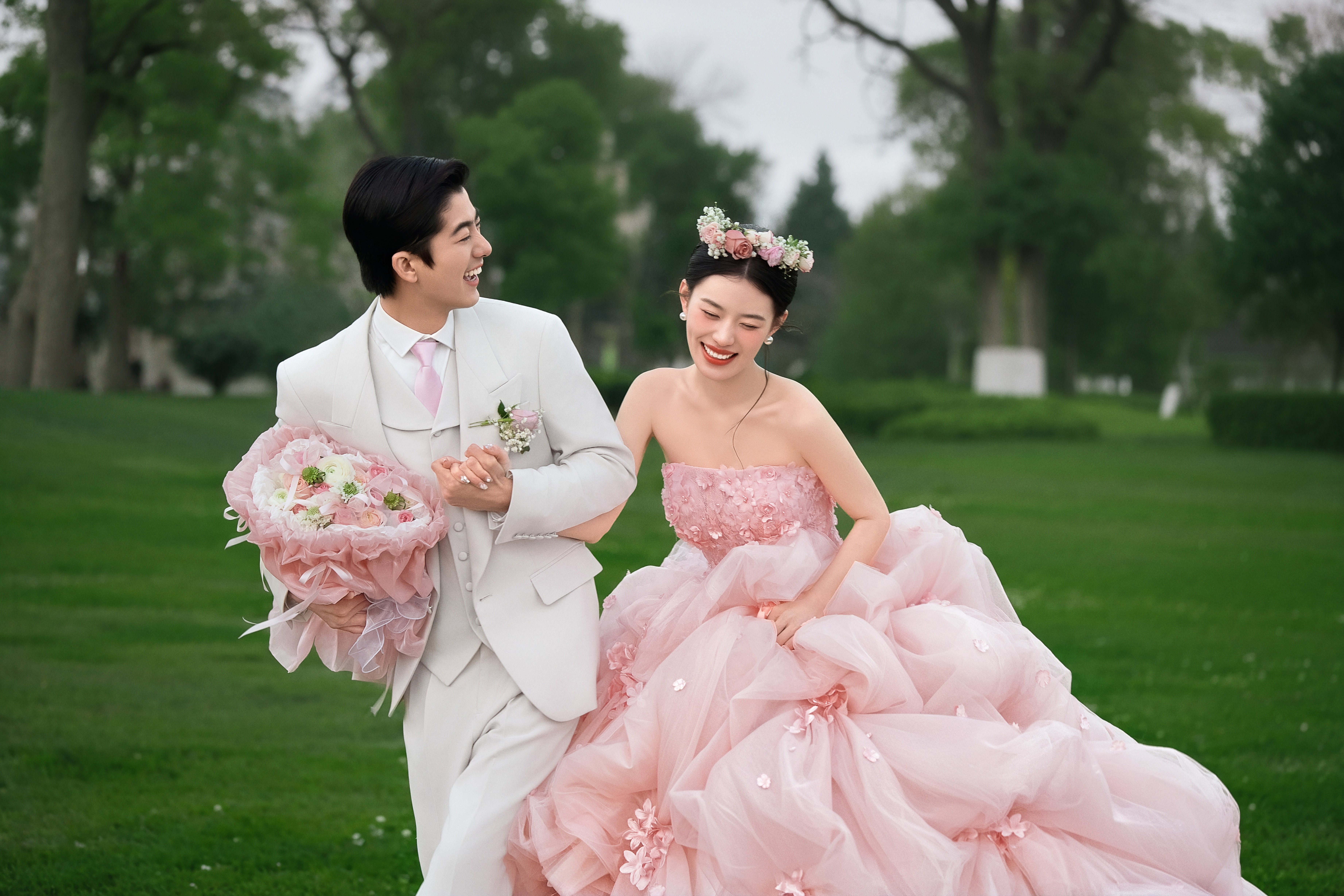 春季婚纱照特价套系 新产品 预订再享超值大礼 