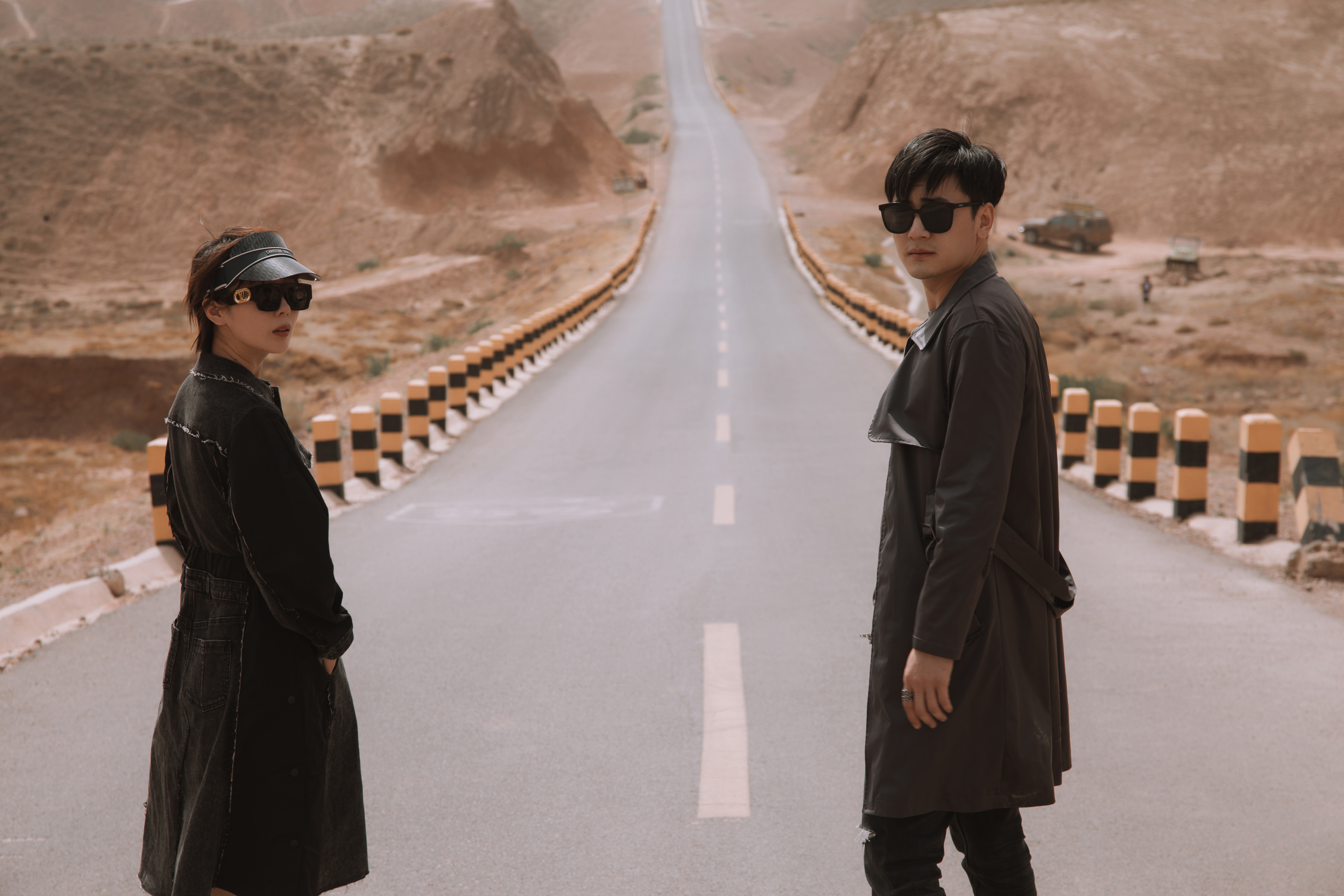 中衛(wèi)66號公路沙漠旅拍寫真