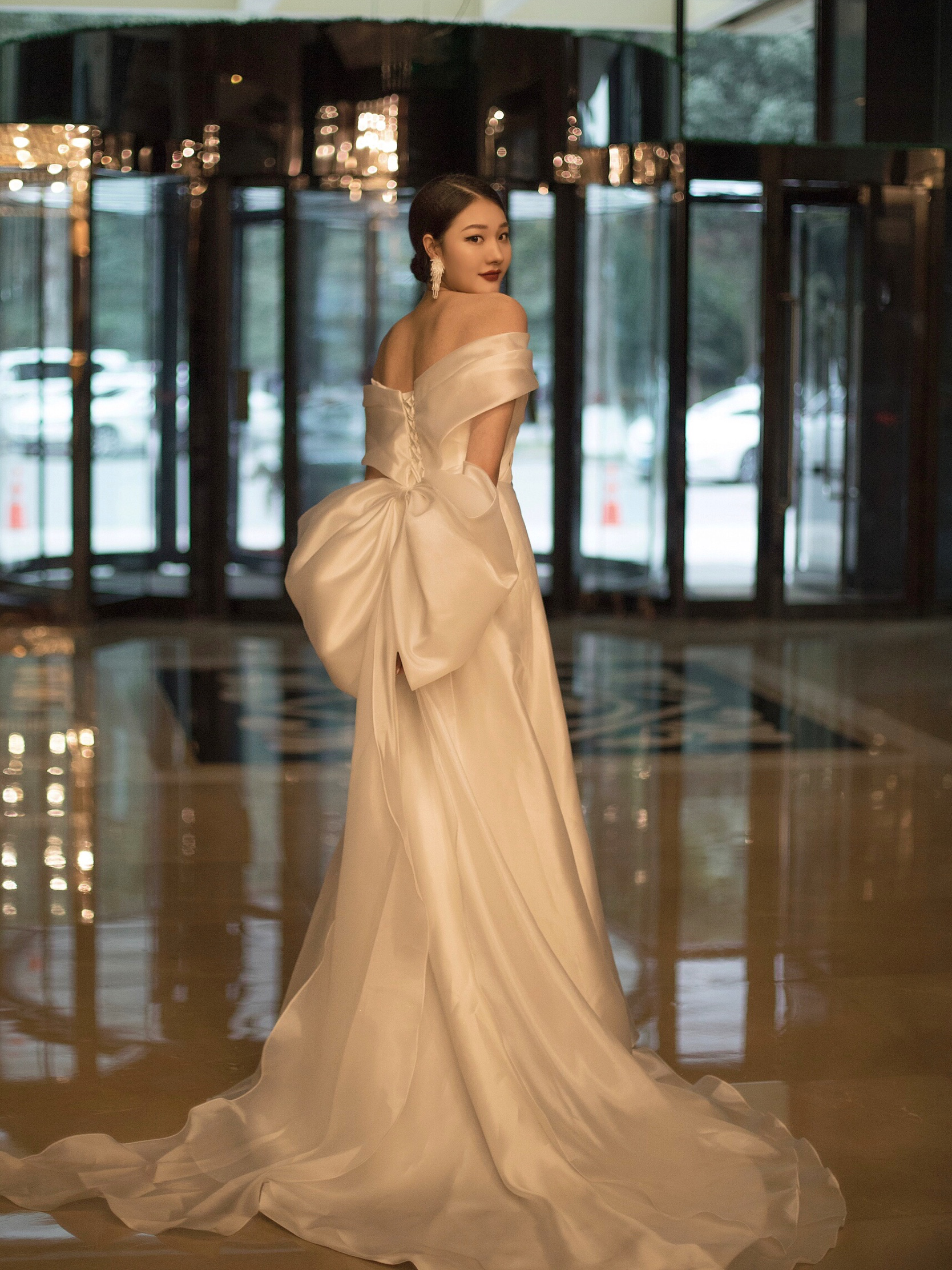 珠光雪缎鱼尾婚纱