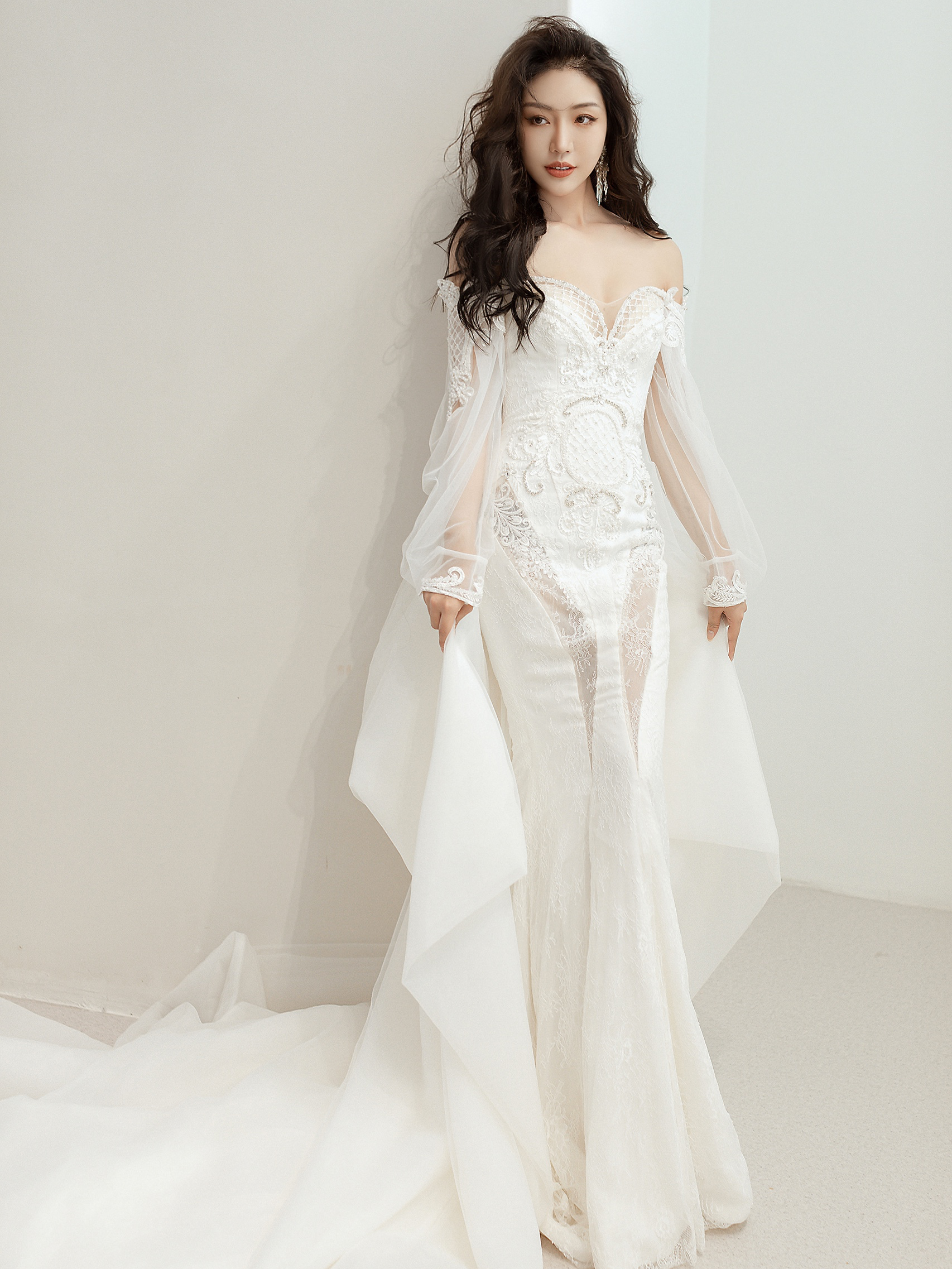 大裙摆的鱼尾叠纱气场婚纱