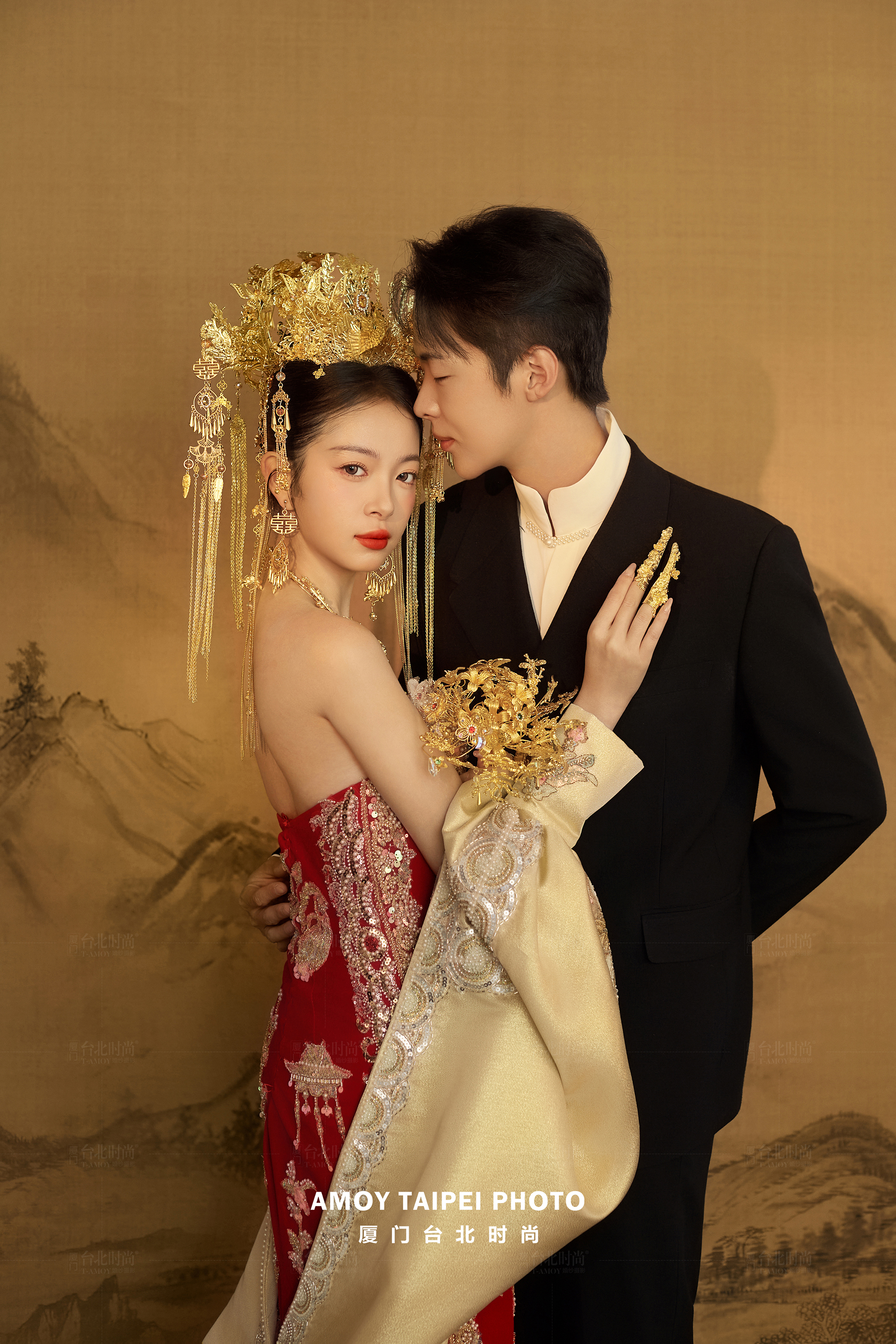 一眼就被这套黄金花冠新中式婚纱照的贵气圈粉