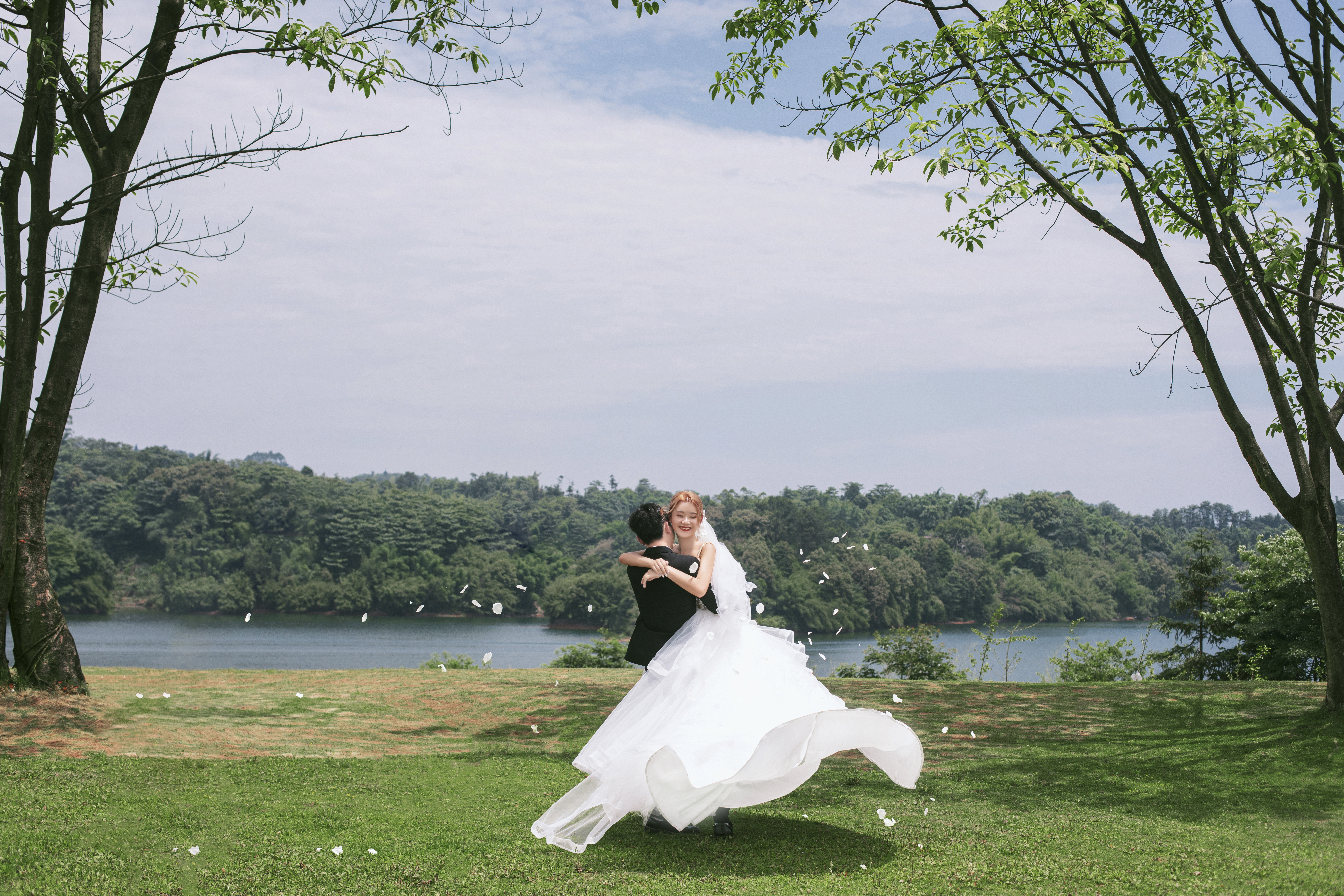 夏季新人必拍/清新草坪婚紗照