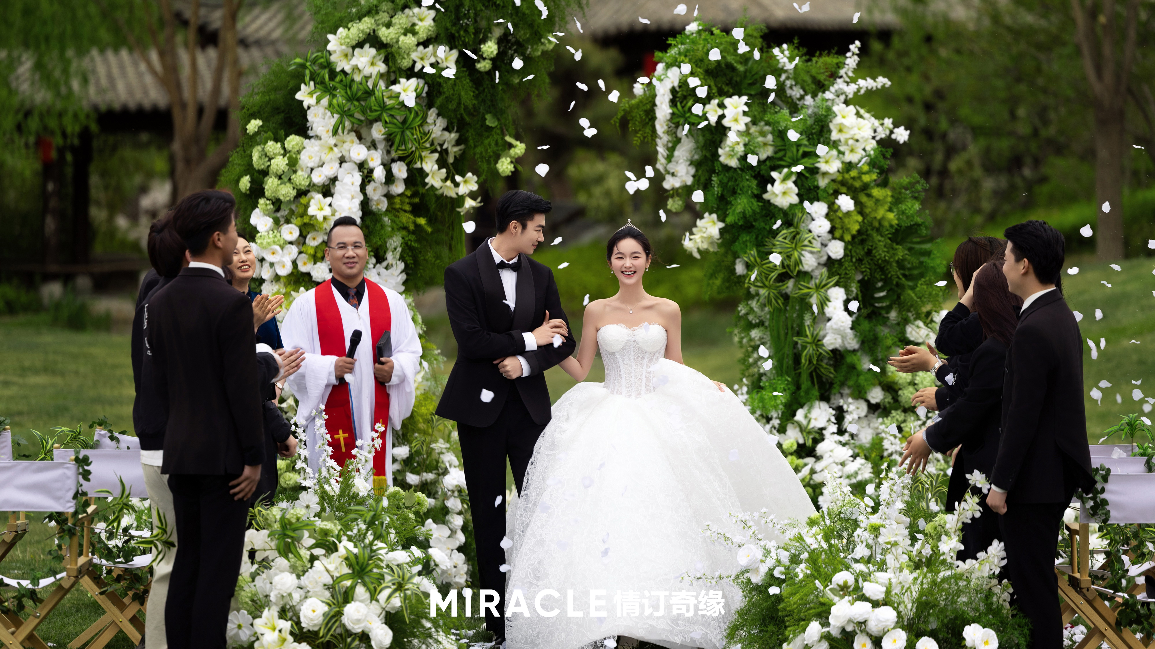 【抢先主题】目的地婚礼 -专属你的浪漫婚纱照