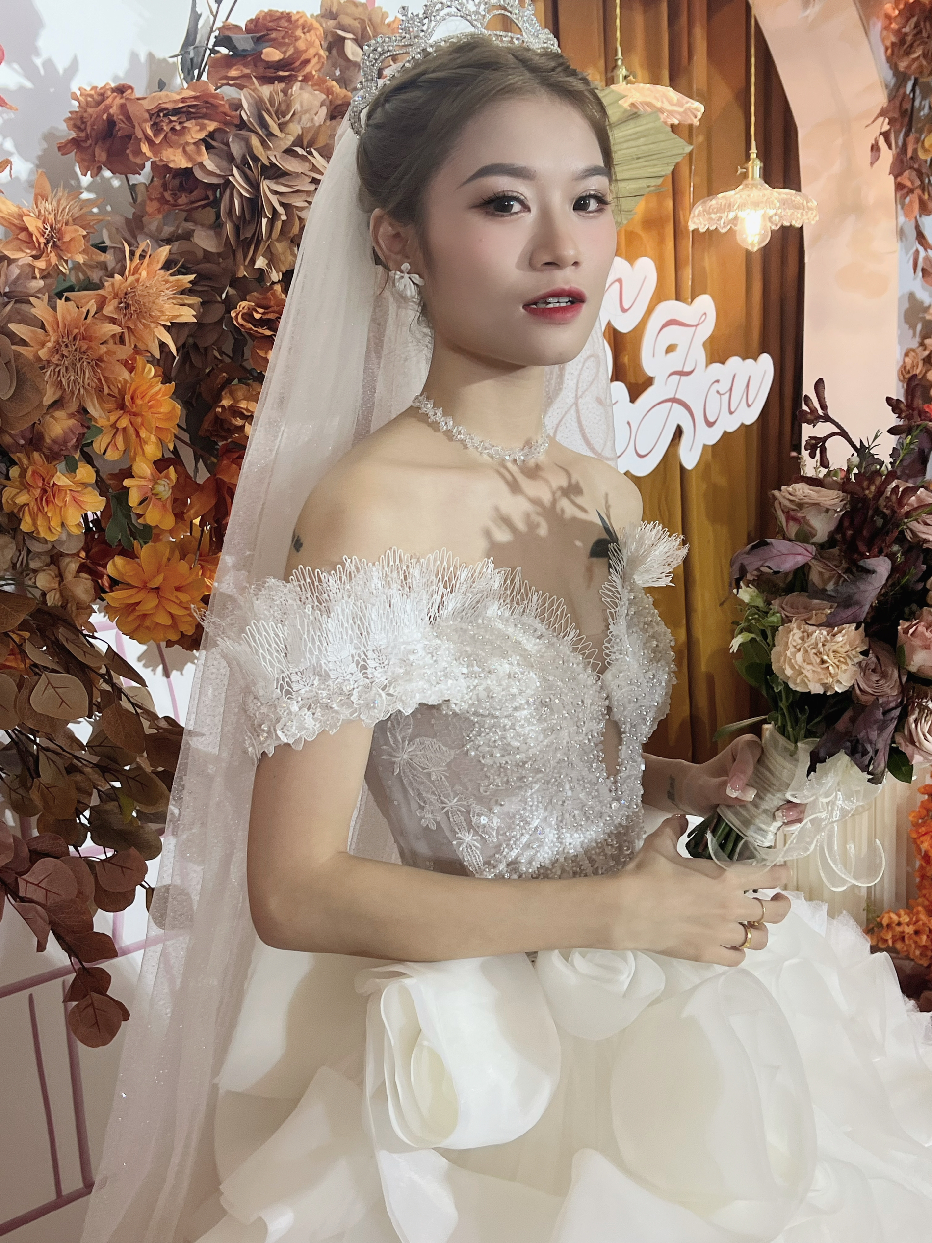 首席半天贴心跟妆1388元  