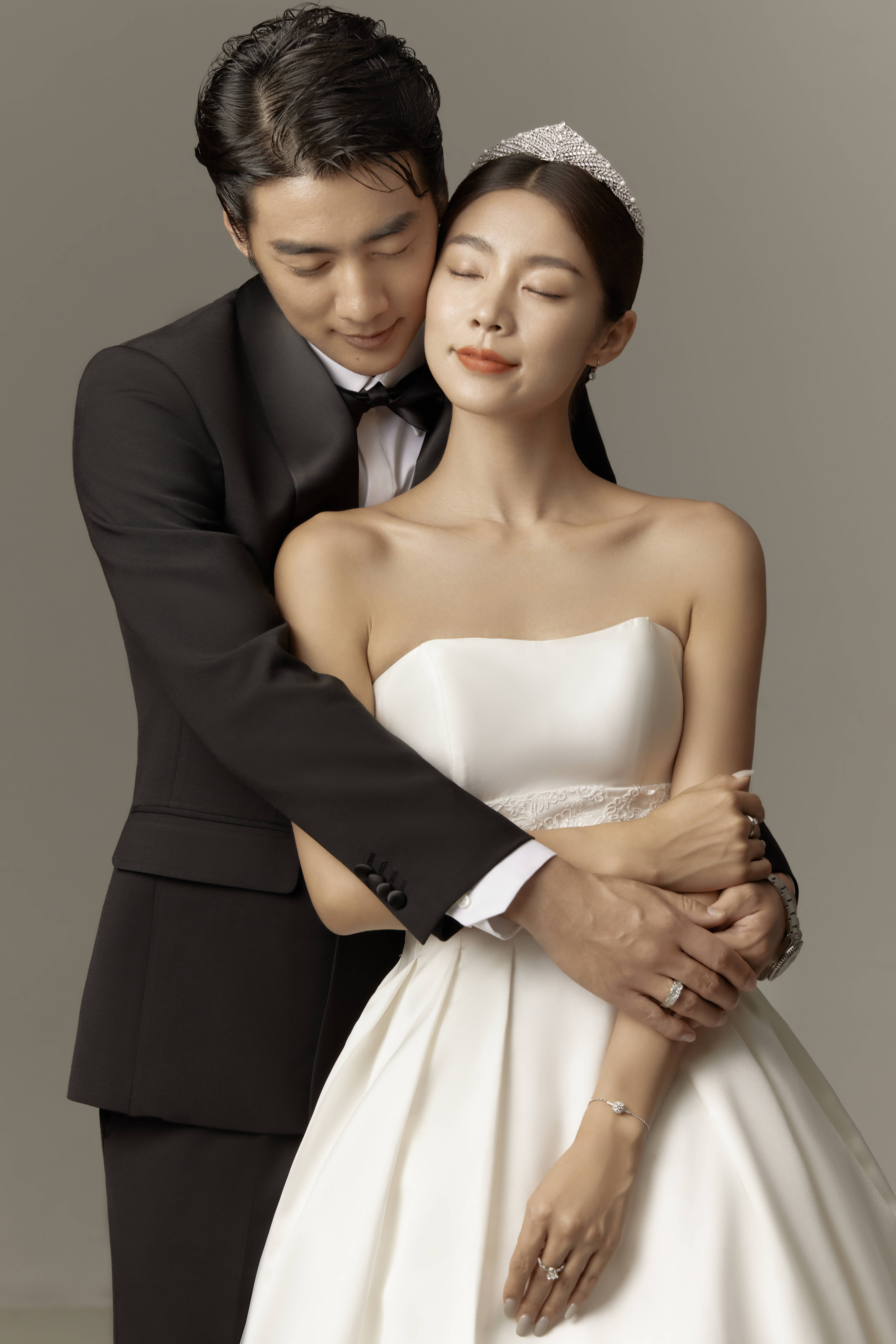 超爱我的室内极简风婚纱照❤撒糖来了