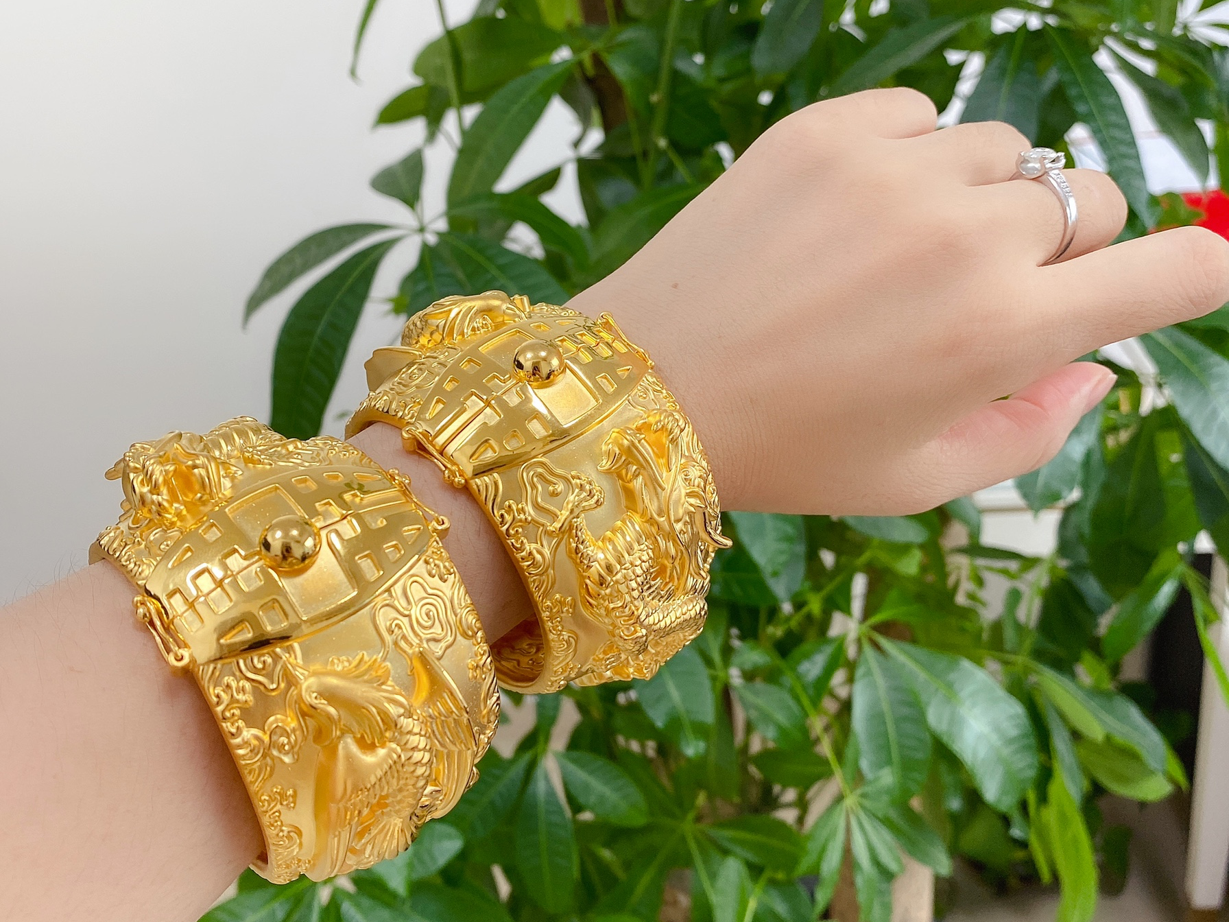 婚嫁足金黄金3d硬千足金龙凤镯可租可买