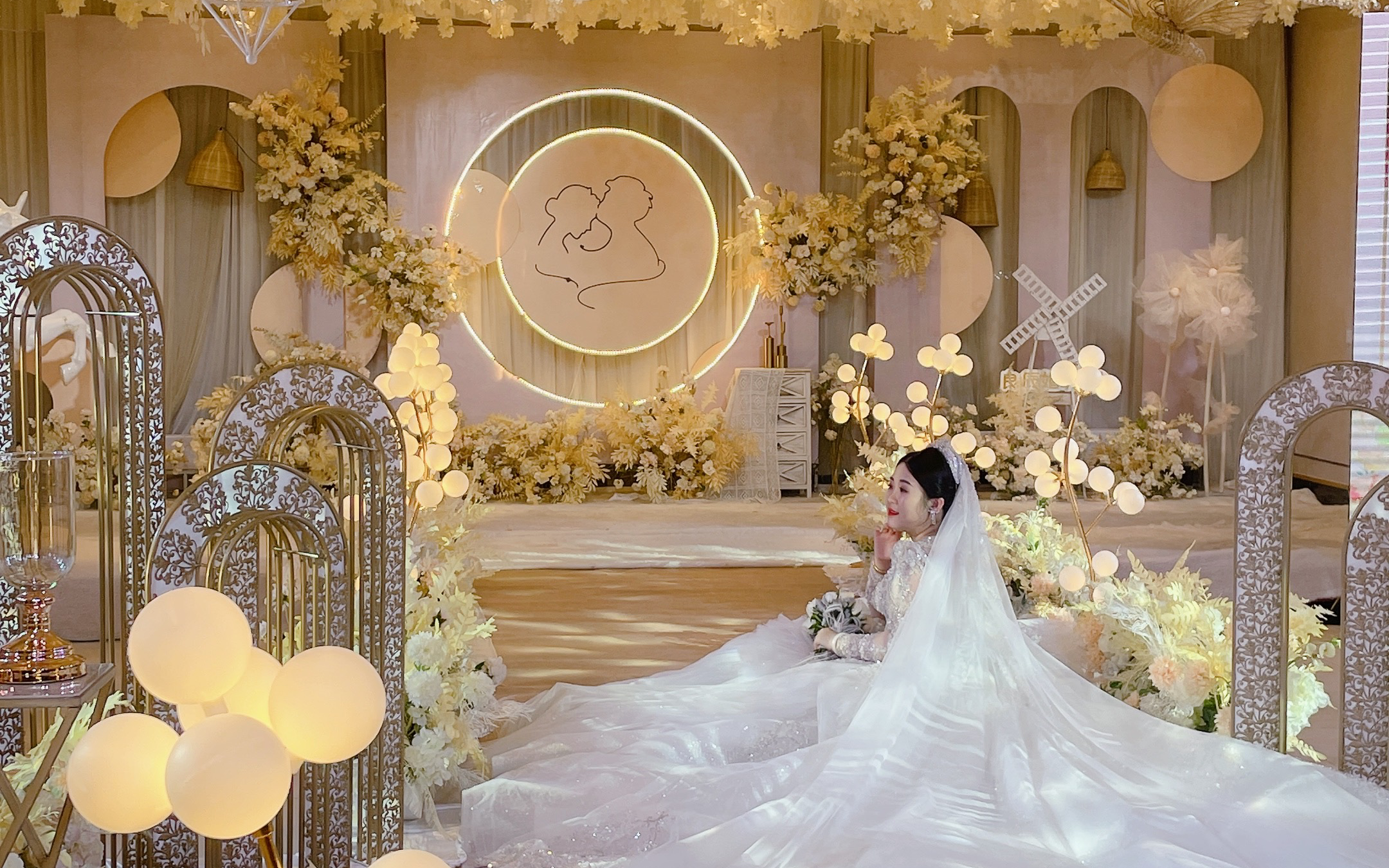 香檳金色全場(chǎng)吊頂婚禮