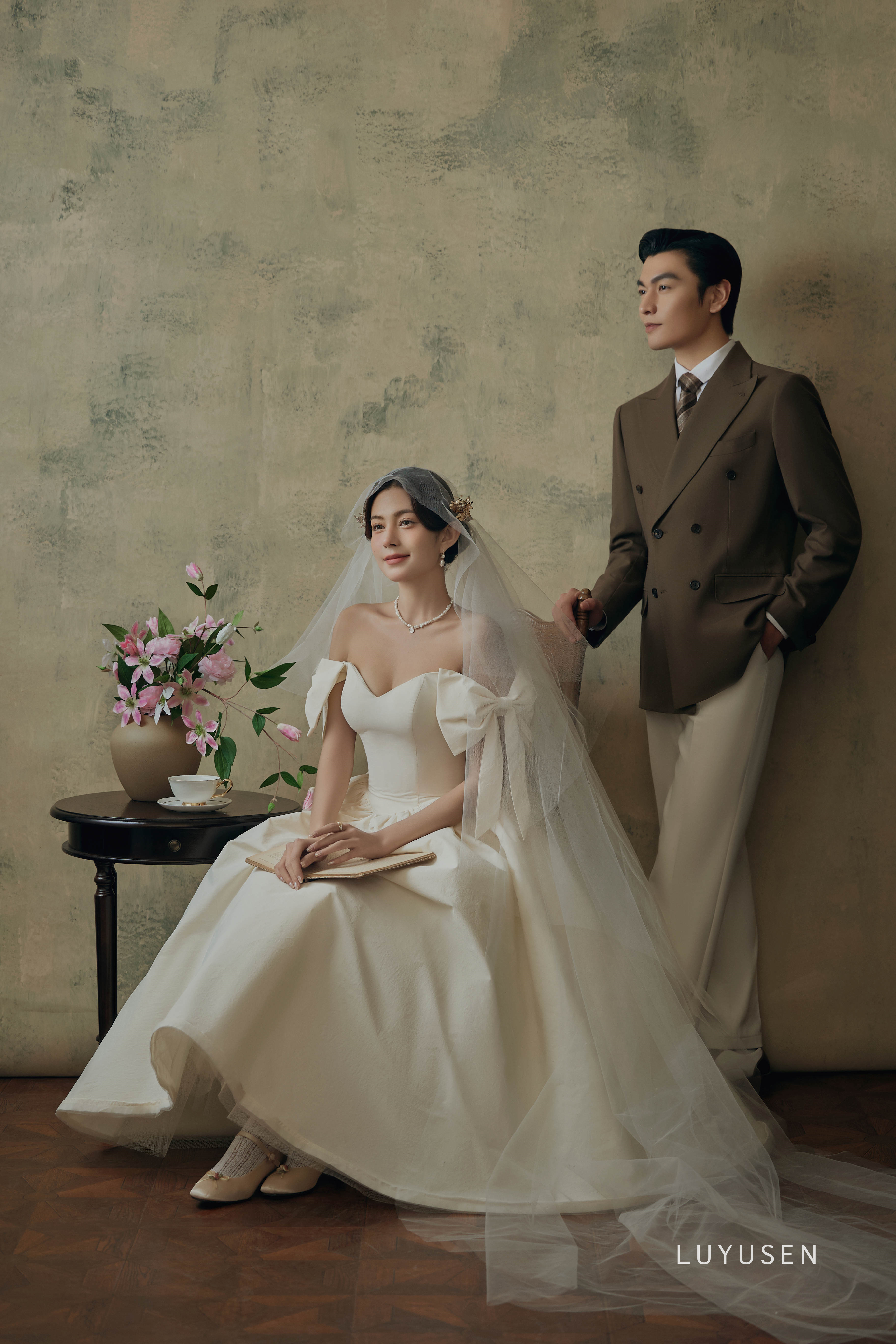 总监拍摄精修80张+2个外景+3个内景高定婚纱照