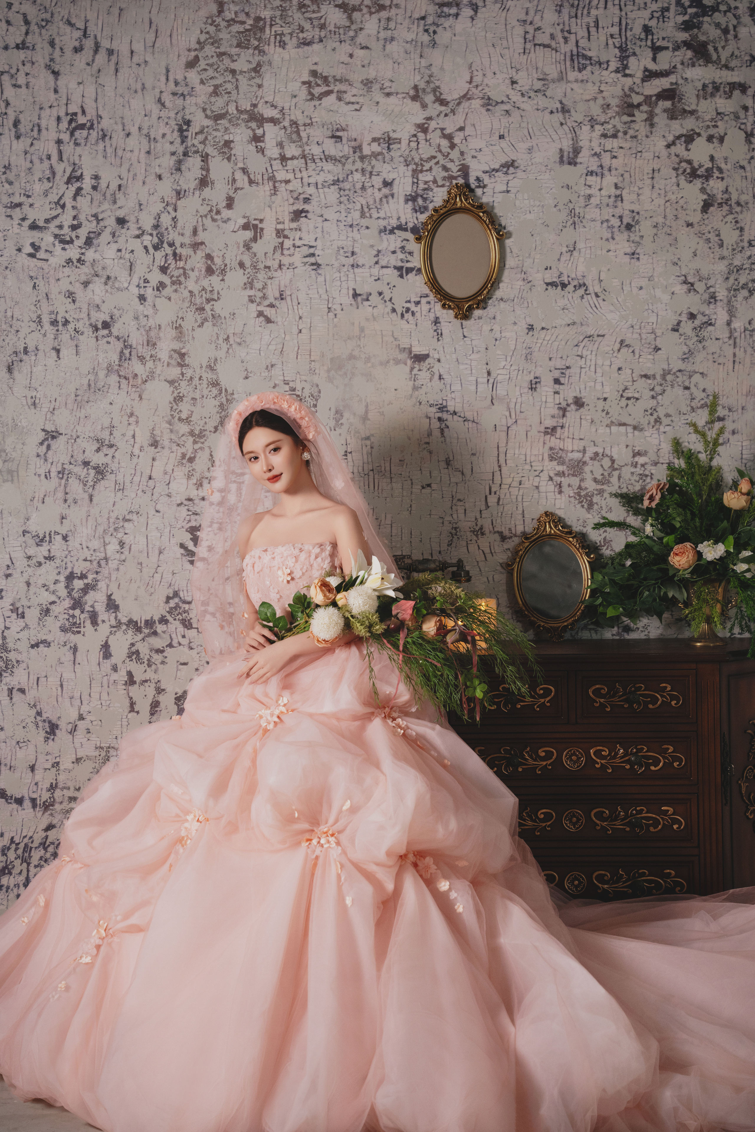 （结婚当天跟妆+结婚当天衣服+婚纱照）一价全包