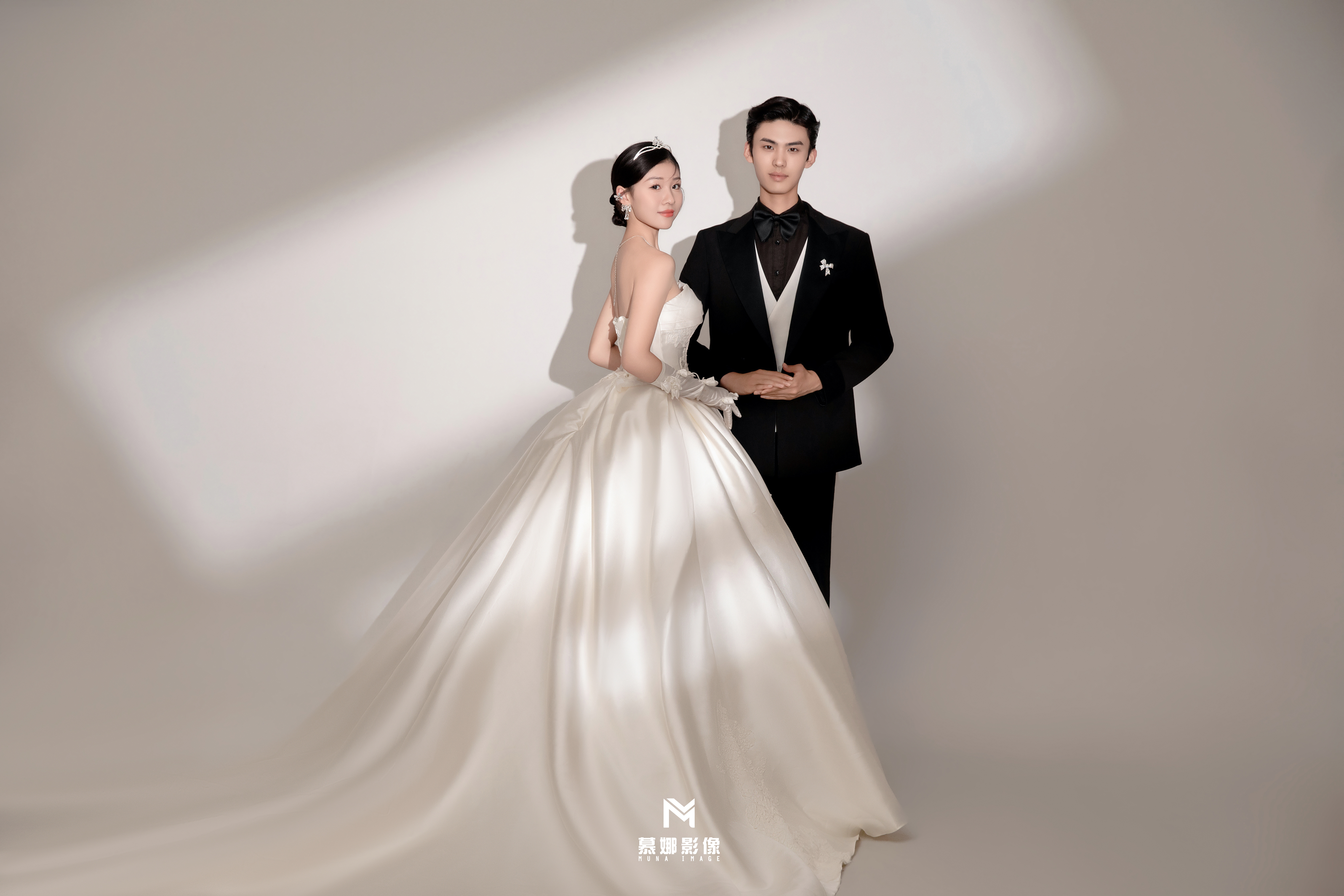 【人气特惠】婚纱照|底片全送|服装任选