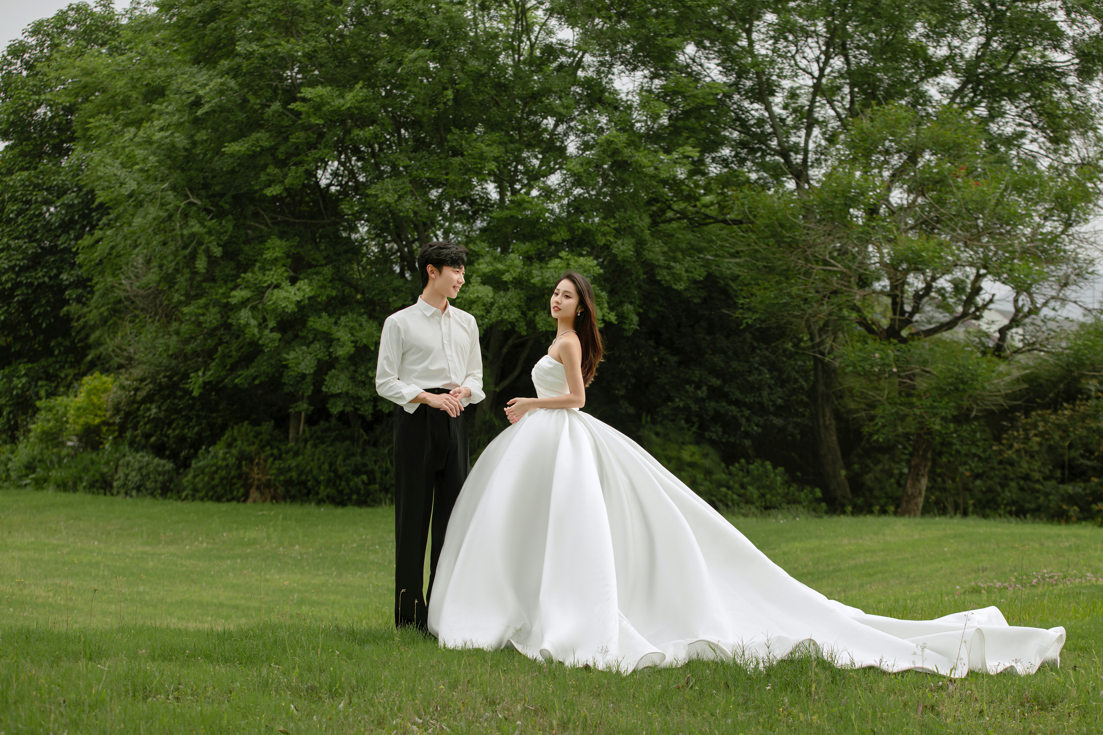  桂林特惠7999婚纱照，超高性价比婚纱摄影