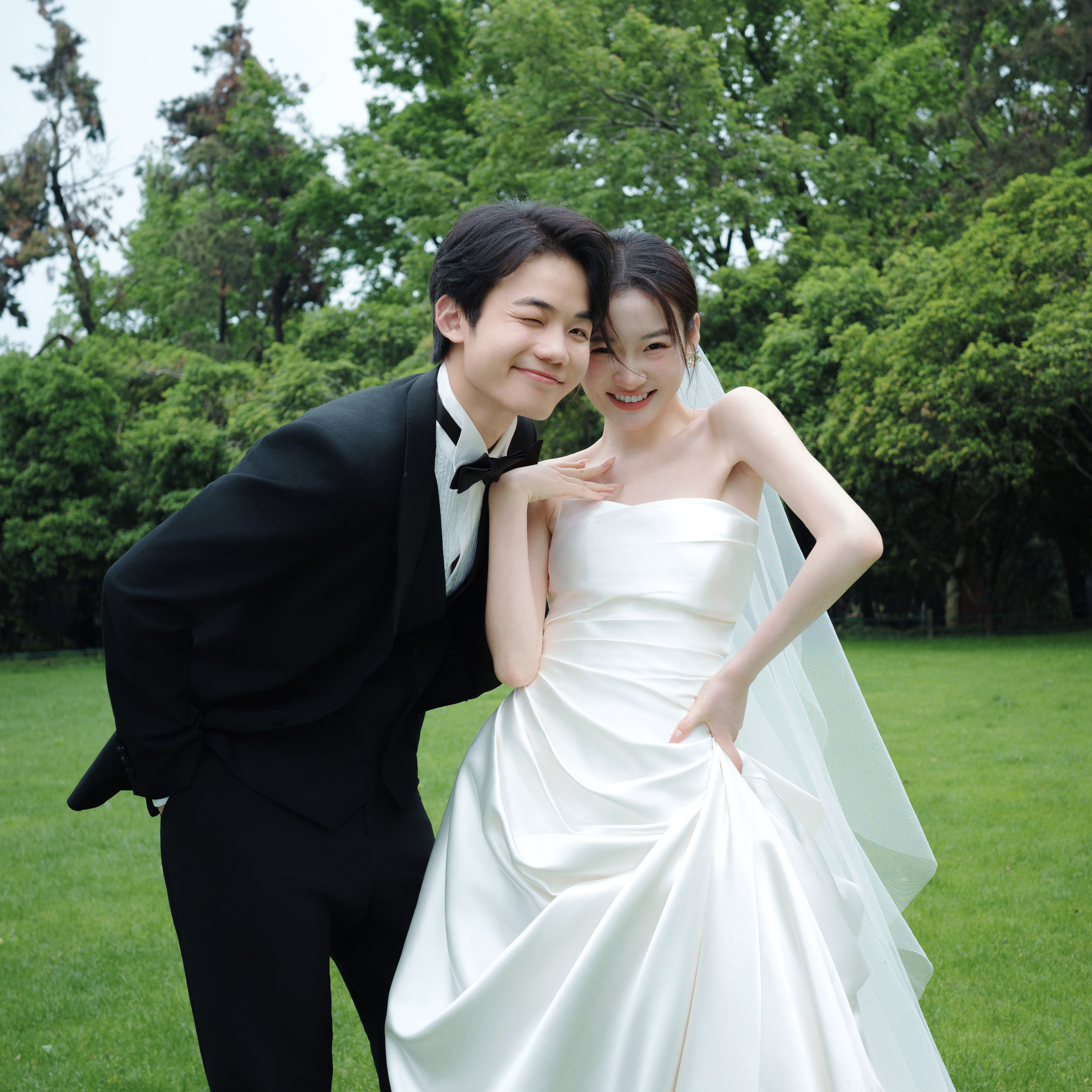 【人气套餐】森系草坪婚纱照
