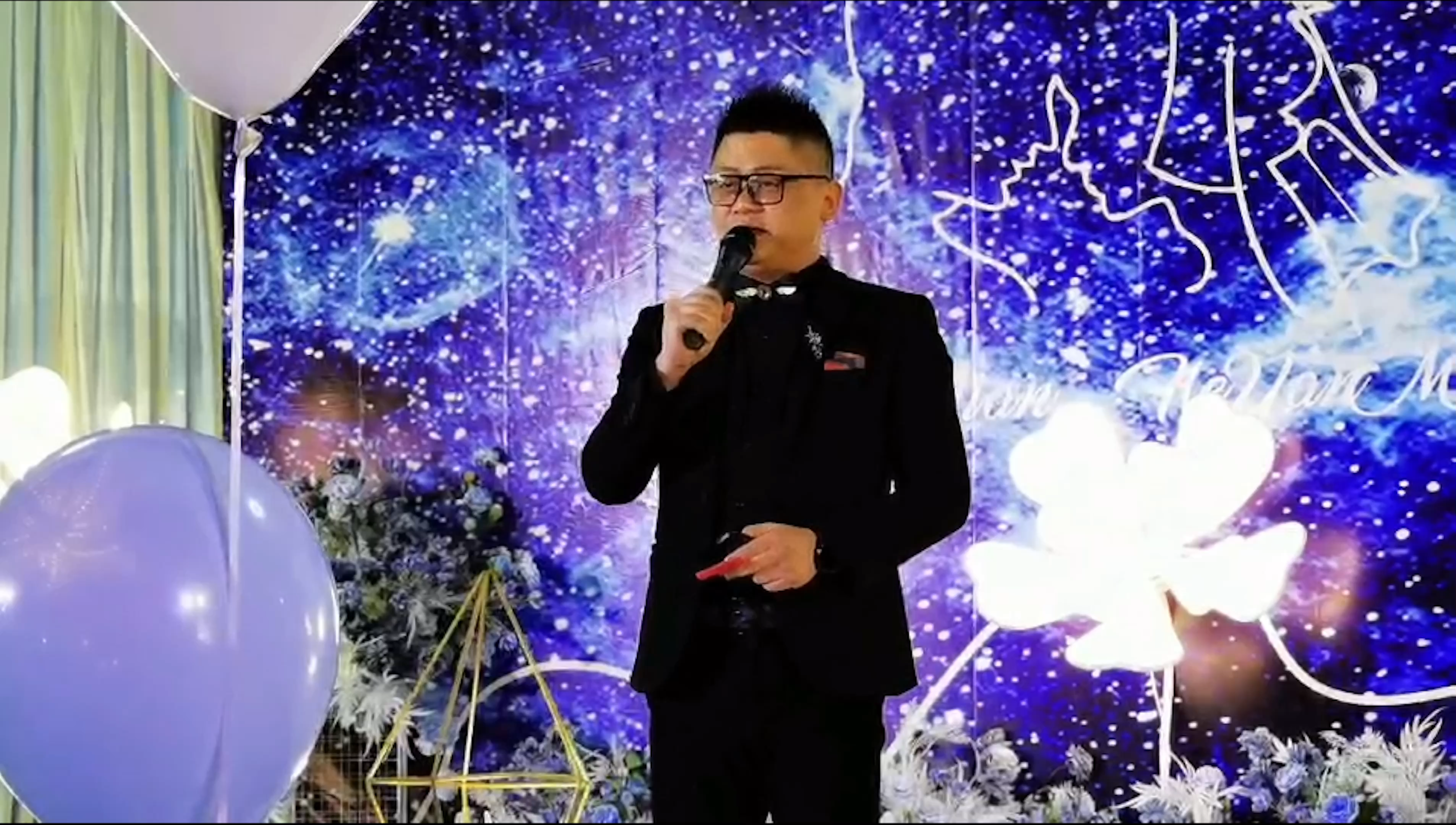 部队文工团退役主持和歌手